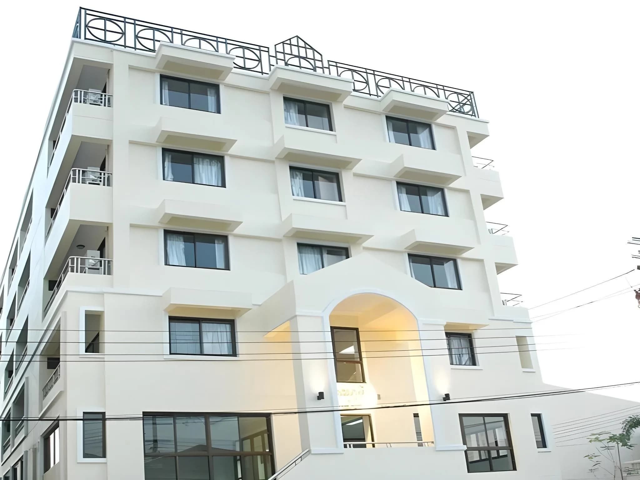Suvarnabhumi Apartment, Soi Rom Klao 36: Große Zimmer zur Monatsmiete mit Küchenspüle, vom Studio bis zur 2-Schlafzimmer-Wohnung Foto 2