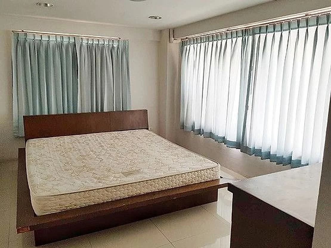 Suvarnabhumi Apartment, Soi Rom Klao 36: Große Zimmer zur Monatsmiete mit Küchenspüle, vom Studio bis zur 2-Schlafzimmer-Wohnung Foto 4