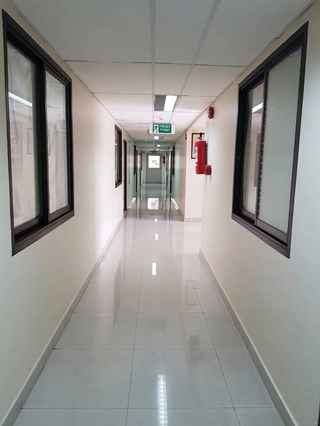 Suvarnabhumi Apartment, Soi Rom Klao 36: Große Zimmer zur Monatsmiete mit Küchenspüle, vom Studio bis zur 2-Schlafzimmer-Wohnung Foto 7