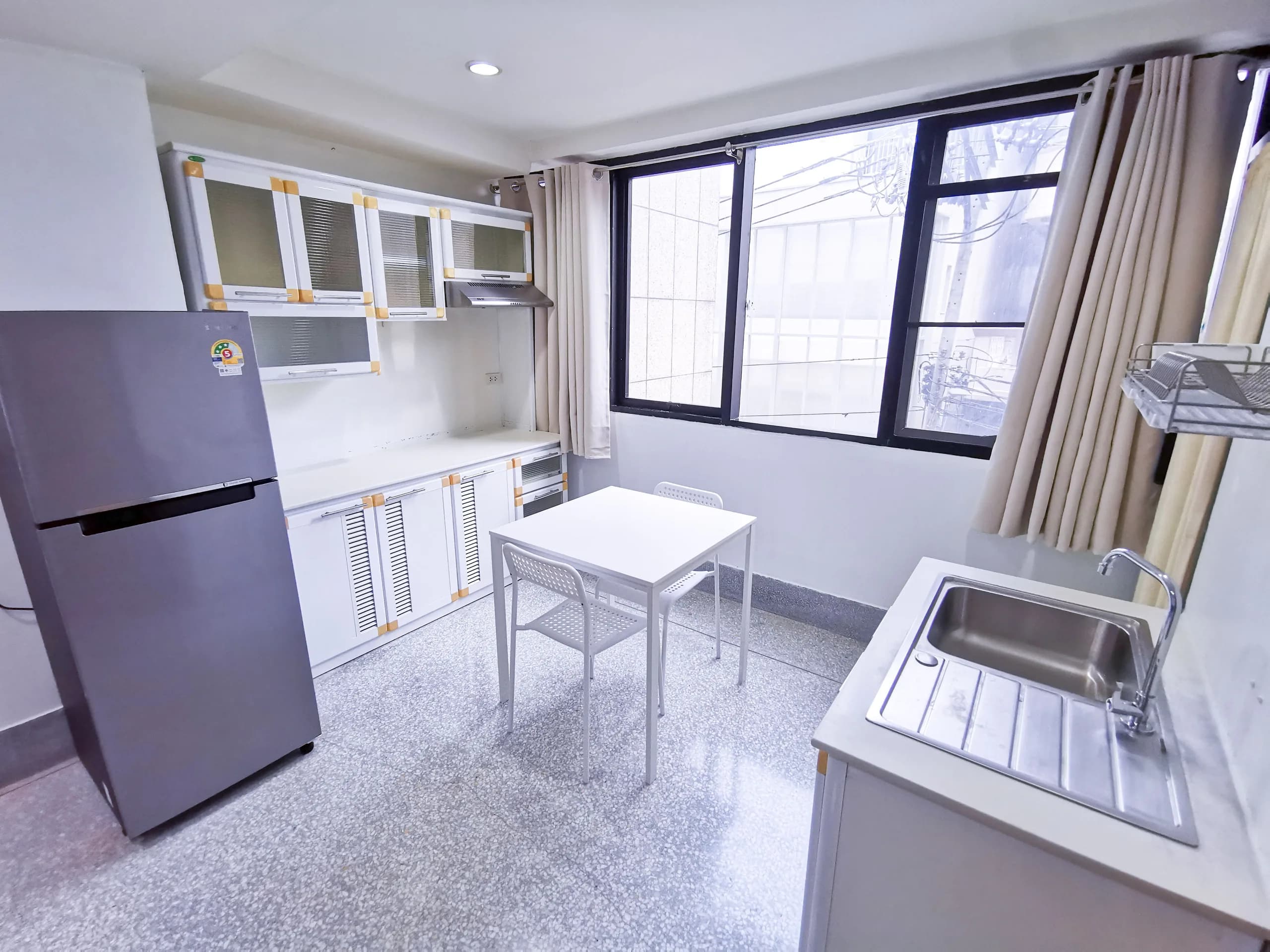 Tangcharu Apartment, Soi Sathorn 11, Sathorn: möblierte Ein-Schlafzimmer-Wohnungen mit 45 m² zur Monatsmiete, nahe BTS Saint Louis Foto 4
