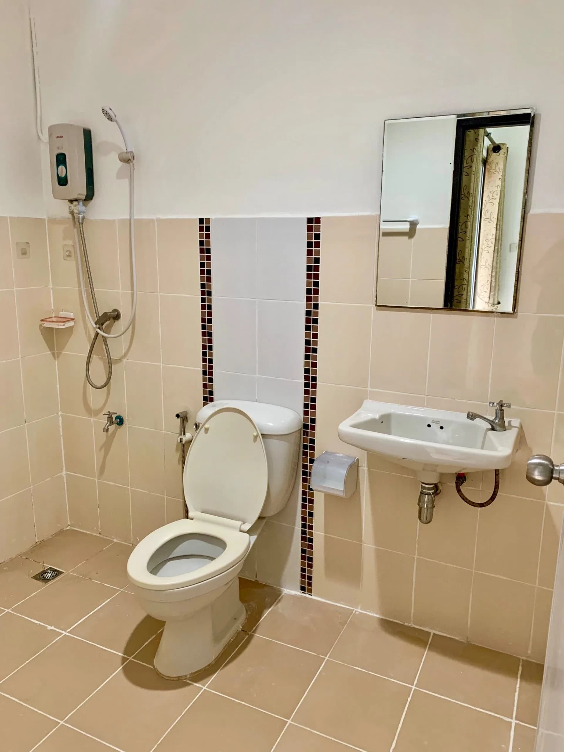 Taveethong Place, Suthep: Zimmer mit 24 m² und Balkon zur Monatsmiete nahe Wat Umong, hinter der Universität Chiang Mai Foto 3