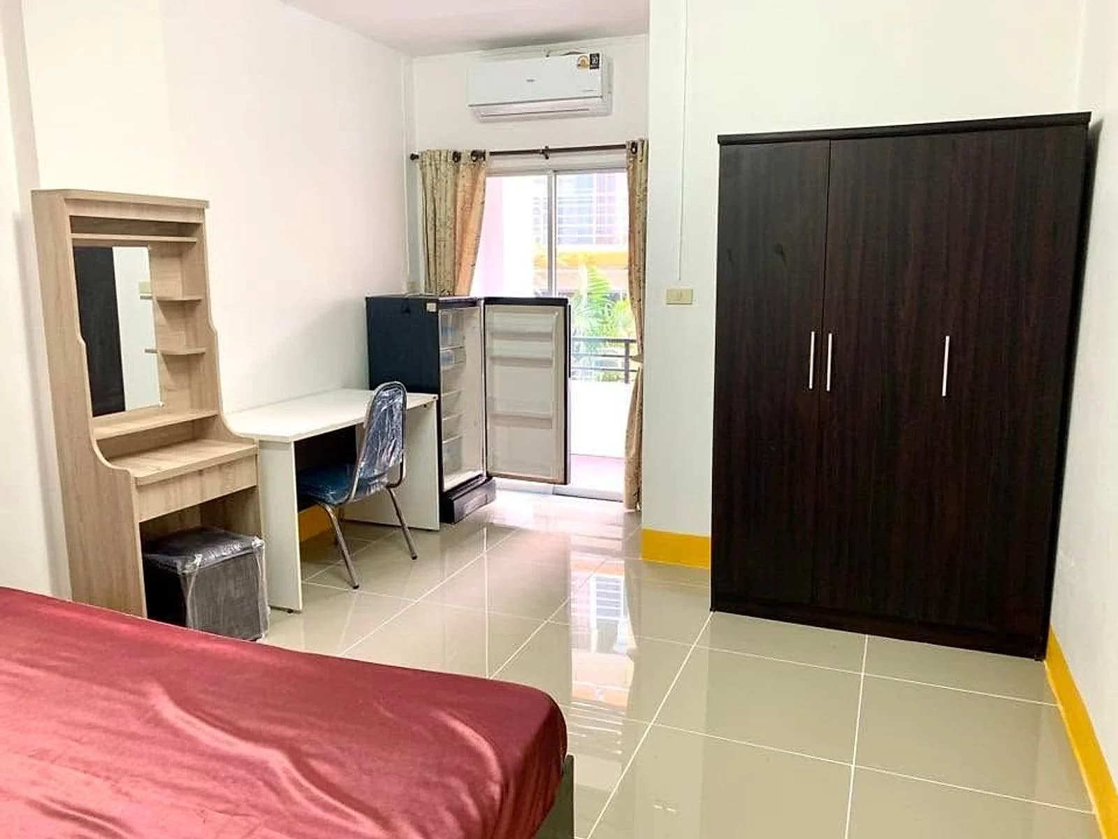 Taveethong Place, Suthep: Zimmer mit 24 m² und Balkon zur Monatsmiete nahe Wat Umong, hinter der Universität Chiang Mai Foto 4