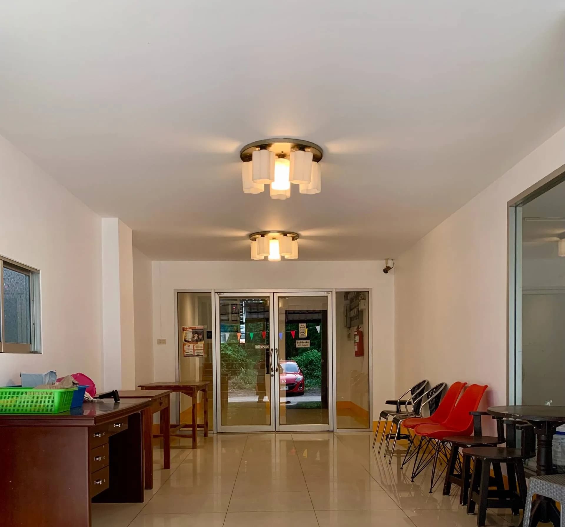 Taveethong Place, Suthep: Zimmer mit 24 m² und Balkon zur Monatsmiete nahe Wat Umong, hinter der Universität Chiang Mai Foto 8