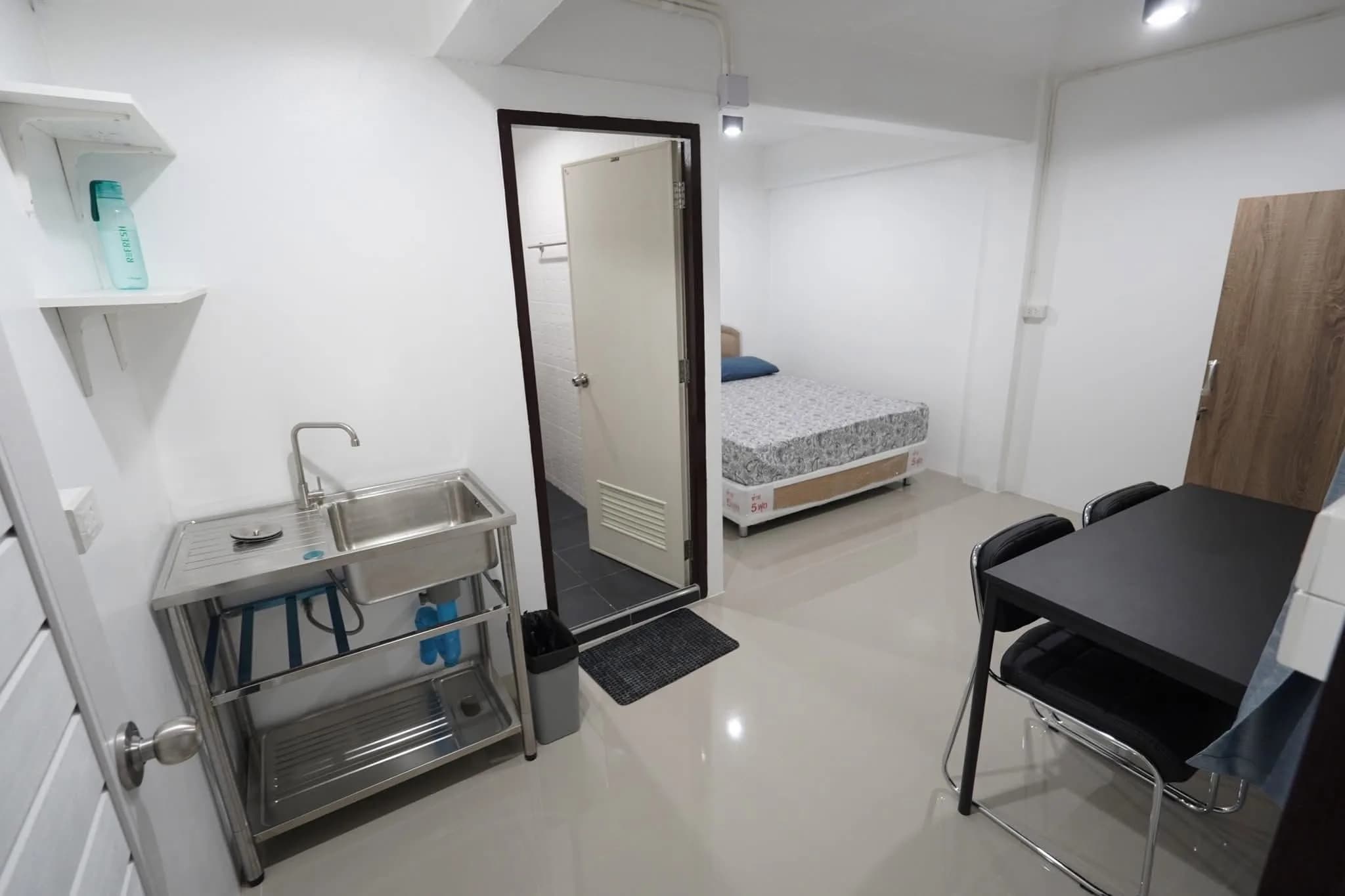 The Corner 5, Soi Phetkasem 42 Yaek 1, Phasi Charoen: New Monthly Studios of 22-30 sq.m. near Siam University photo 2