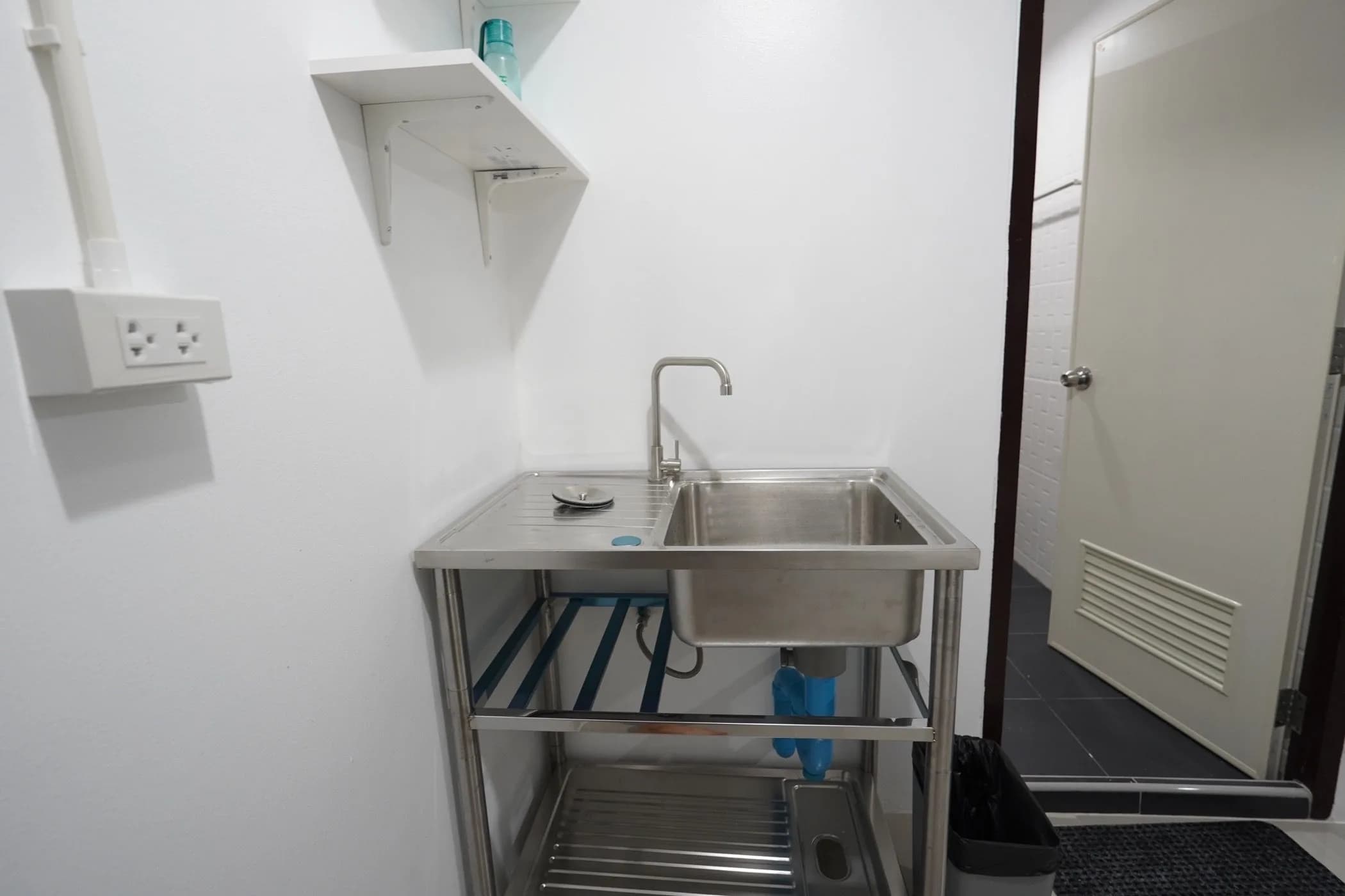 The Corner 5, Soi Phetkasem 42 Yaek 1, Phasi Charoen: New Monthly Studios of 22-30 sq.m. near Siam University photo 8