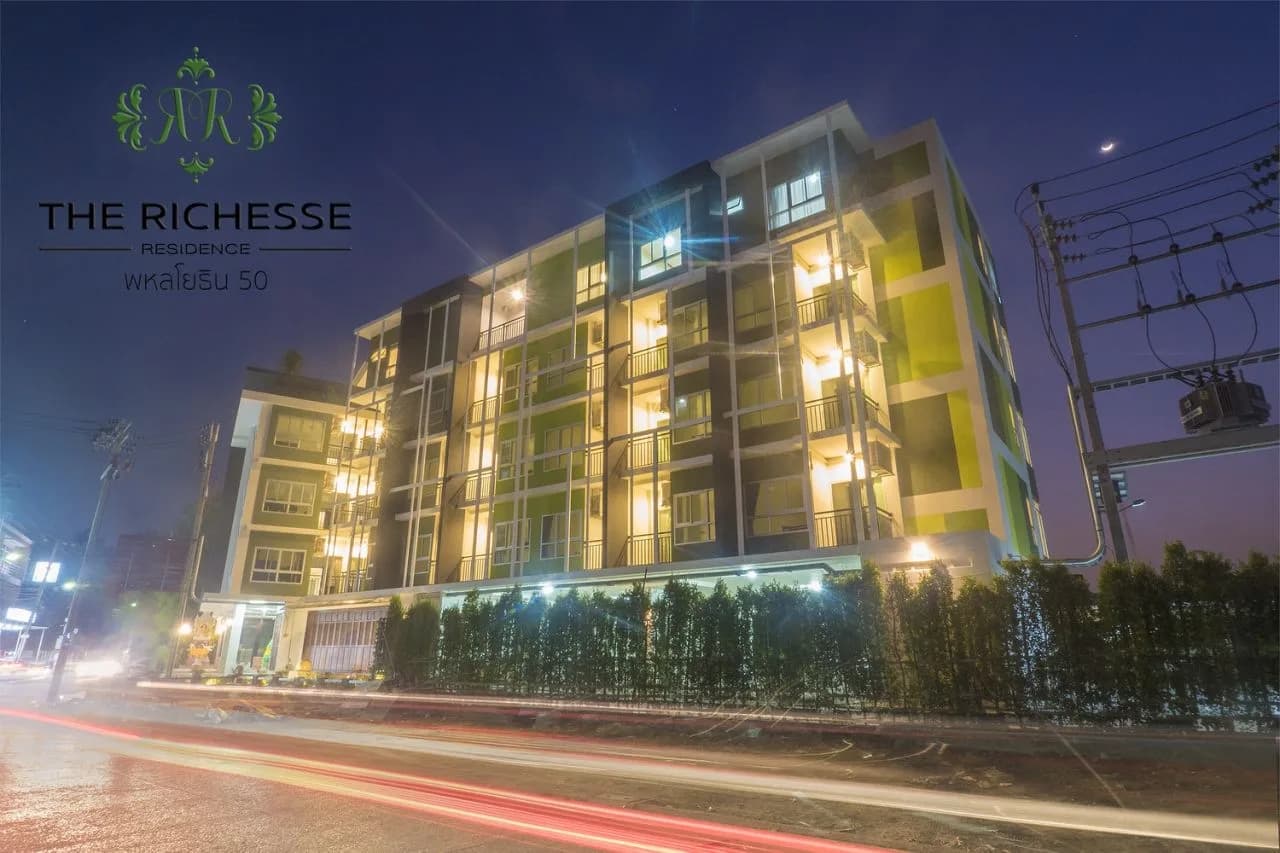 غرف مفروشة مع Wi-Fi مجاني للإيجار الشهري في The Richesse Residence، Soi Phahon Yothin 50، على بعد 700 م من محطة BTS Sai Yut صورة 2