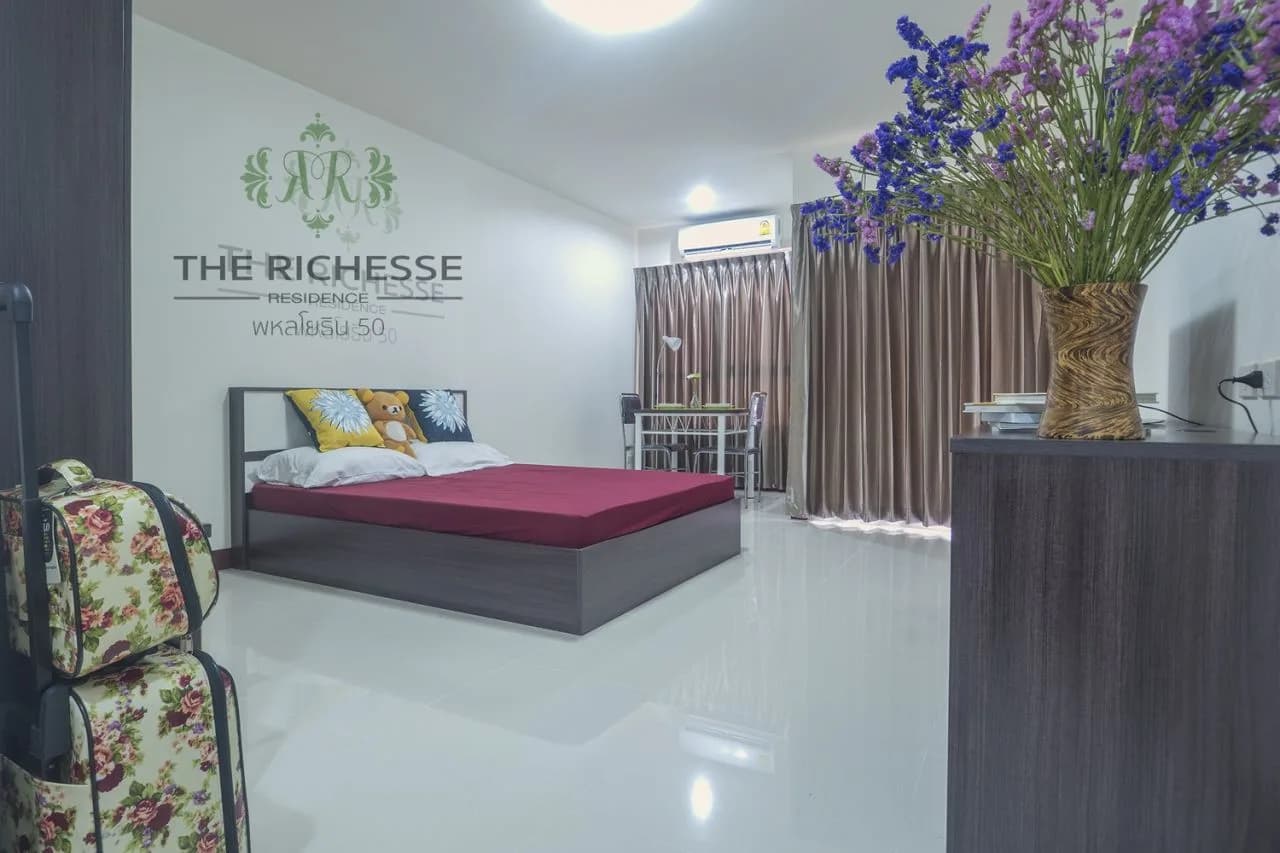 غرف مفروشة مع Wi-Fi مجاني للإيجار الشهري في The Richesse Residence، Soi Phahon Yothin 50، على بعد 700 م من محطة BTS Sai Yut صورة 4