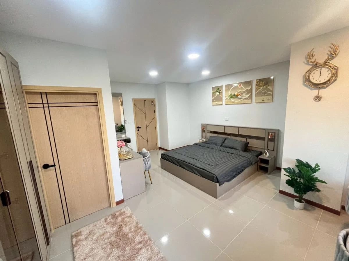 غرف جديدة للإيجار الشهري بمساحة 27-32 م² في The Rise 789، Soi Ek Thaksin 5، Lak Hok، Pathum Thani، قرب جامعة Rangsit صورة 7