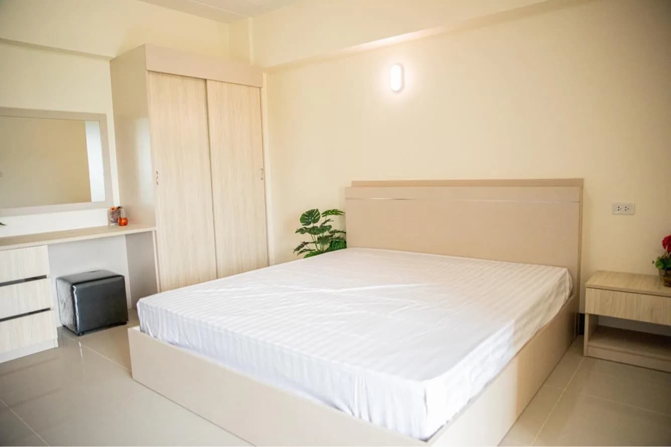 The Zleep Apartment في Bowin: غرف شهرية مكيّفة بمساحة 26 م² مع مصعد قرب Robinson Lifestyle Bowin صورة 4