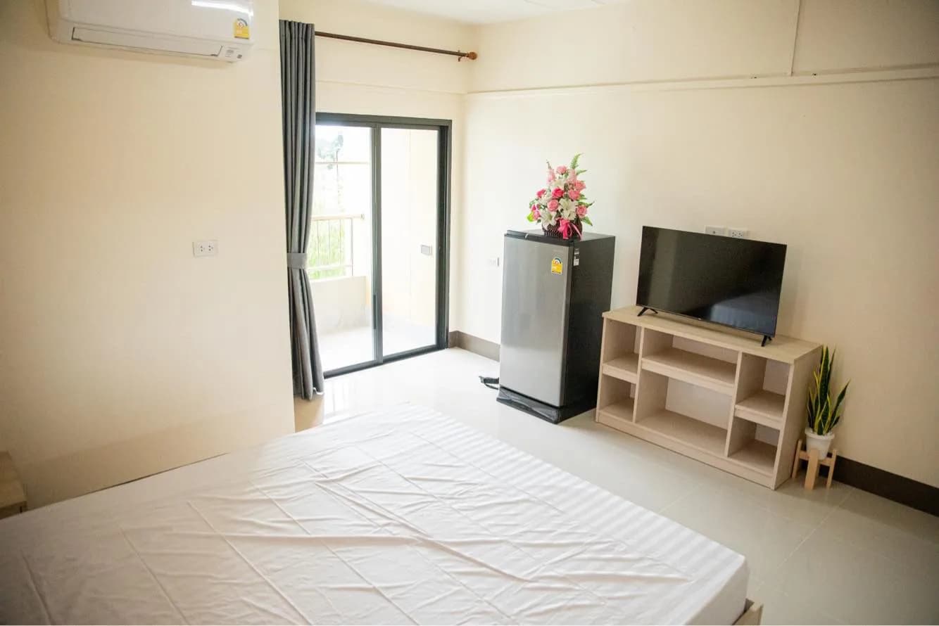 The Zleep Apartment في Bowin: غرف شهرية مكيّفة بمساحة 26 م² مع مصعد قرب Robinson Lifestyle Bowin صورة 5