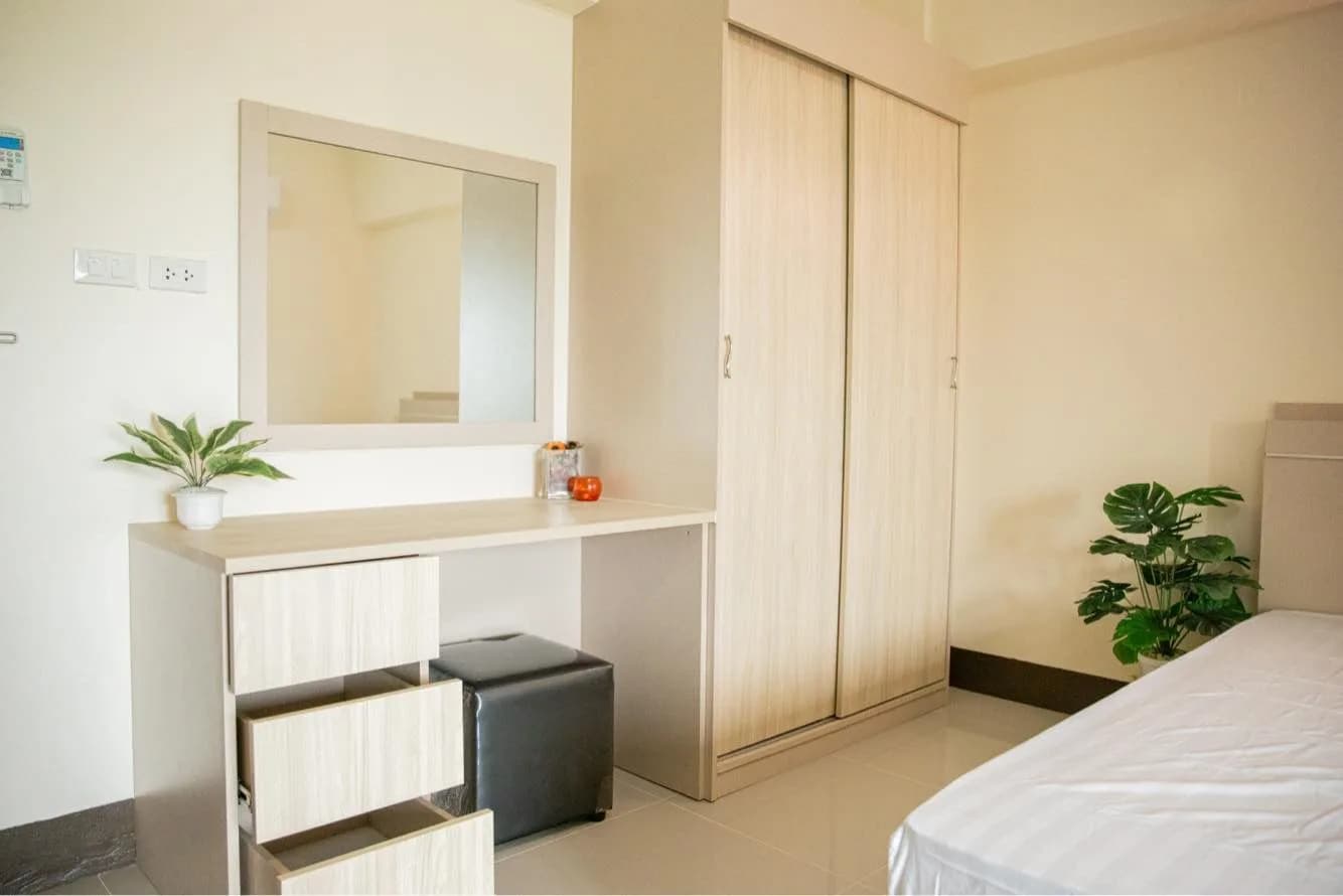 The Zleep Apartment في Bowin: غرف شهرية مكيّفة بمساحة 26 م² مع مصعد قرب Robinson Lifestyle Bowin صورة 7