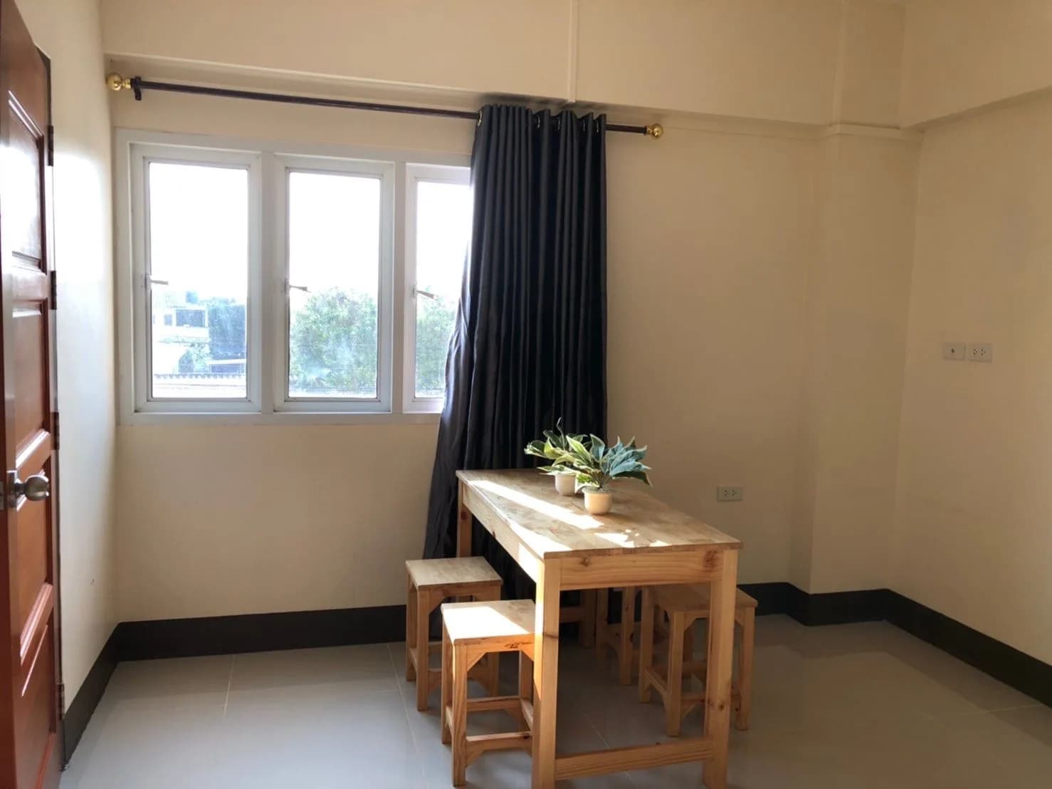 The Zleep Apartment في Bowin: غرف شهرية مكيّفة بمساحة 26 م² مع مصعد قرب Robinson Lifestyle Bowin صورة 8