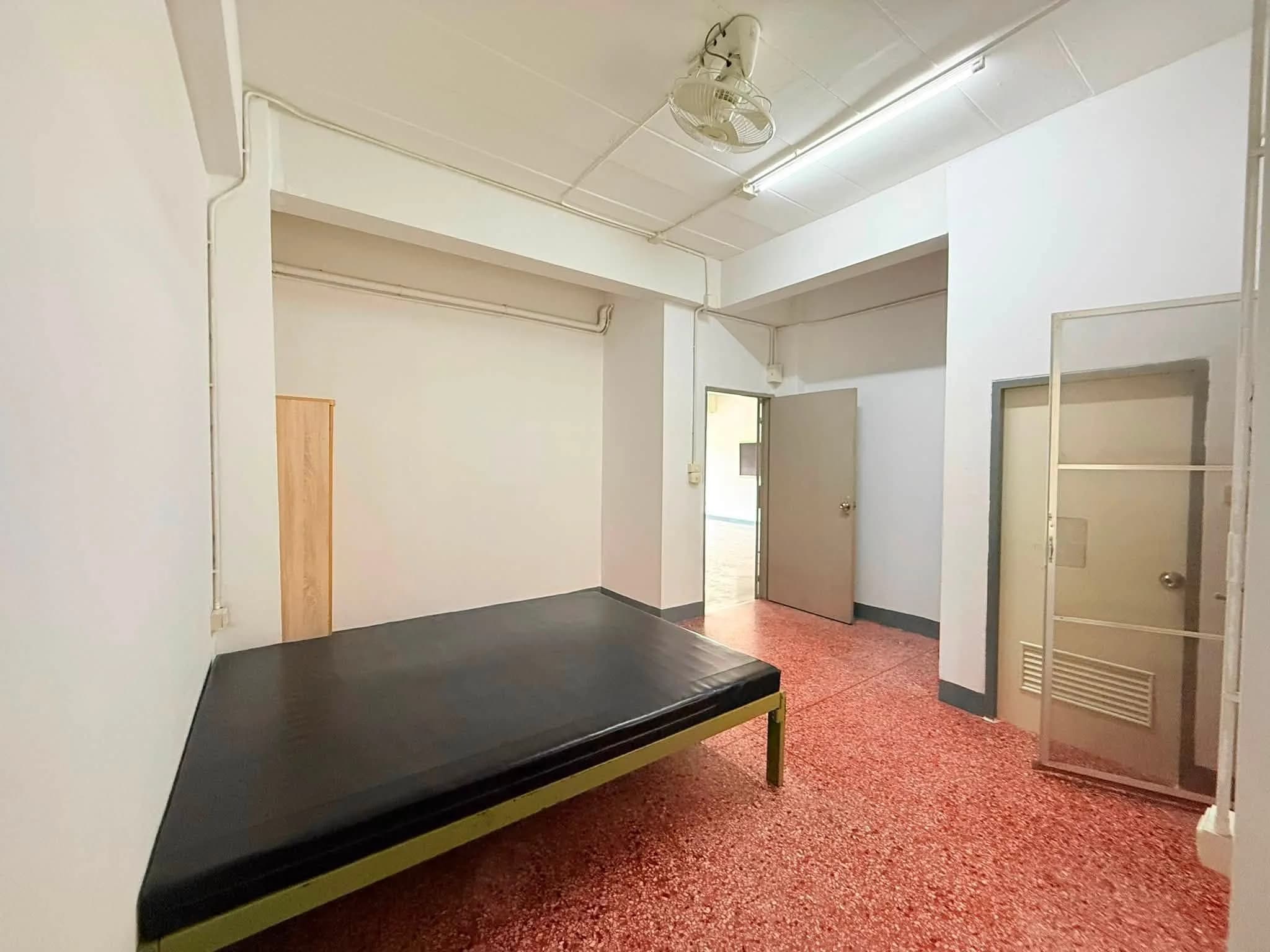 Thunyaphruet Apartment, Lat Phrao 87 Yaek 9: Zimmer mit Ventilator oder Klimaanlage zur Monatsmiete, eigenes Wi-Fi in jedem Zimmer, nahe einem Markt Foto 5