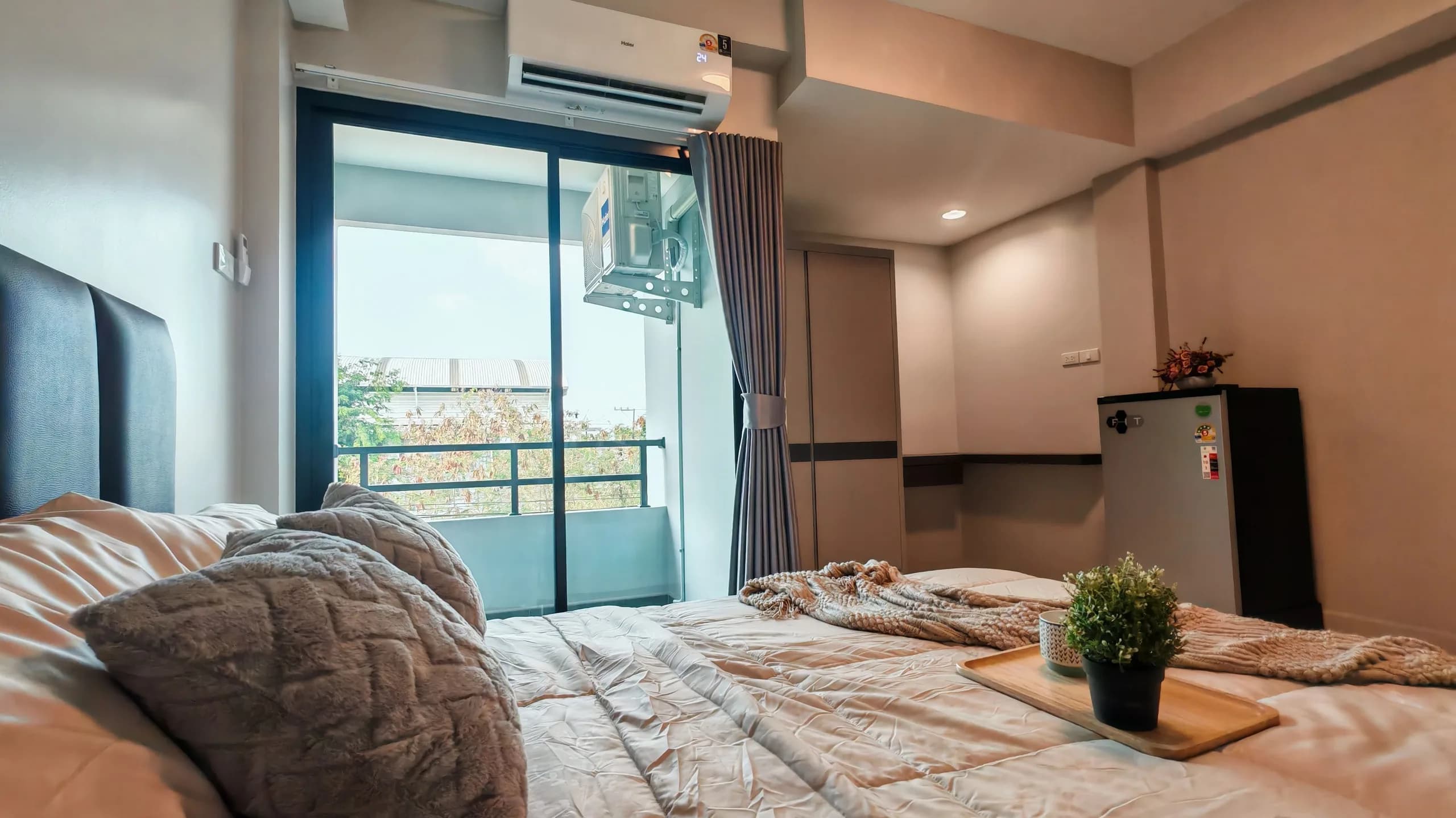 Tres Rich House في Huai Kapi: غرف جديدة مفروشة ومكيّفة بالشهر قرب سوق Chatuchak Chonburi صورة 5