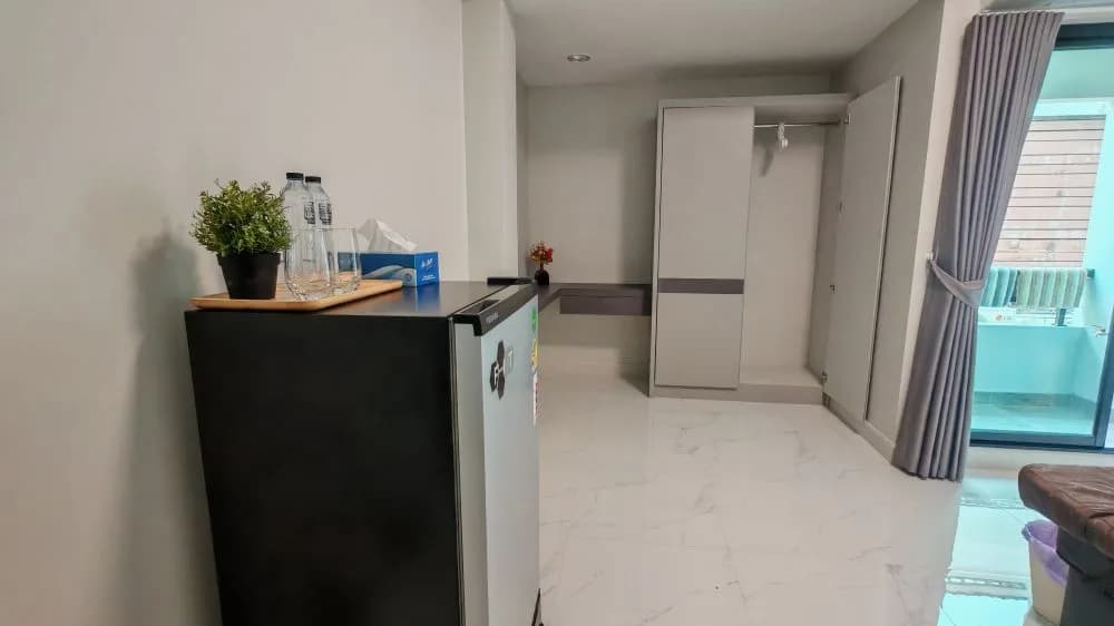 Tres Rich House في Huai Kapi: غرف جديدة مفروشة ومكيّفة بالشهر قرب سوق Chatuchak Chonburi صورة 7