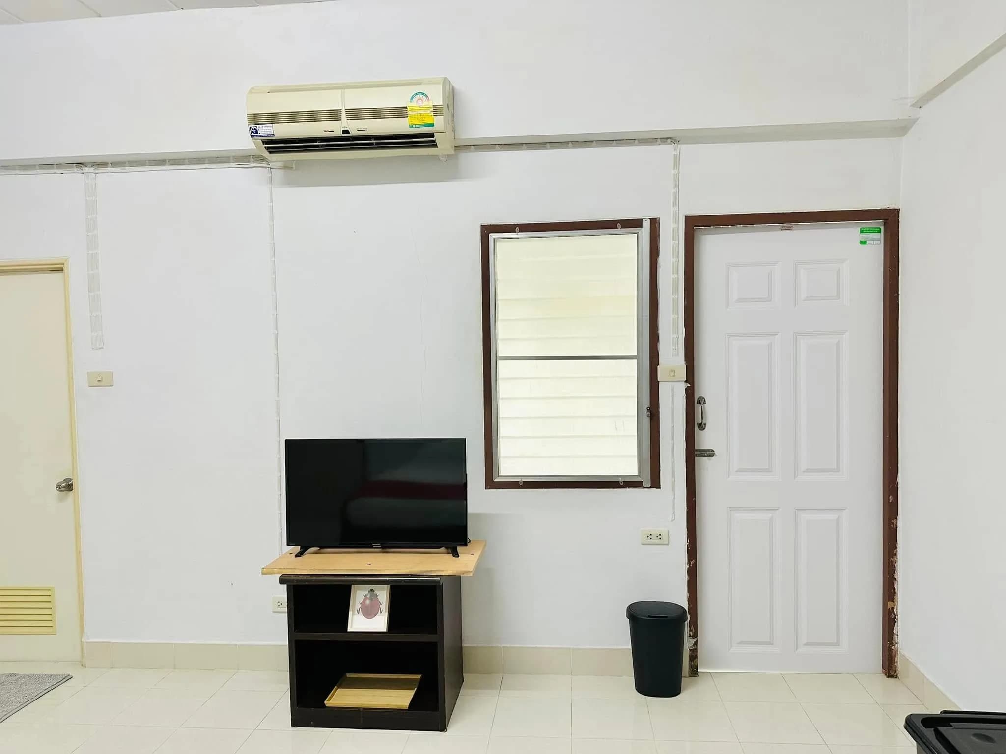 Udomrat Place, Soi Udom Suk 30, Bang Na: Fully Furnished Monthly Rooms photo 5