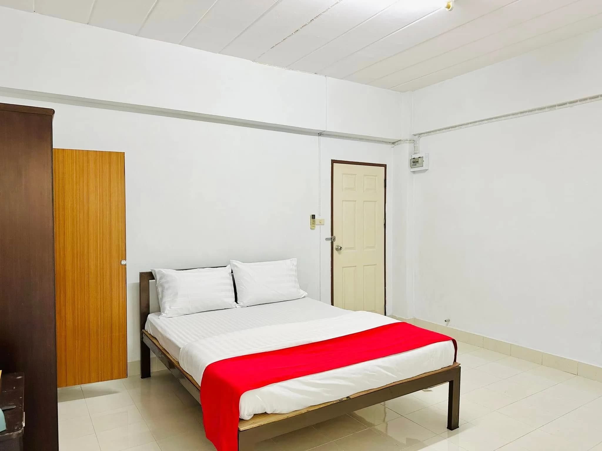 Udomrat Place, Soi Udom Suk 30, Bang Na: Fully Furnished Monthly Rooms photo 7