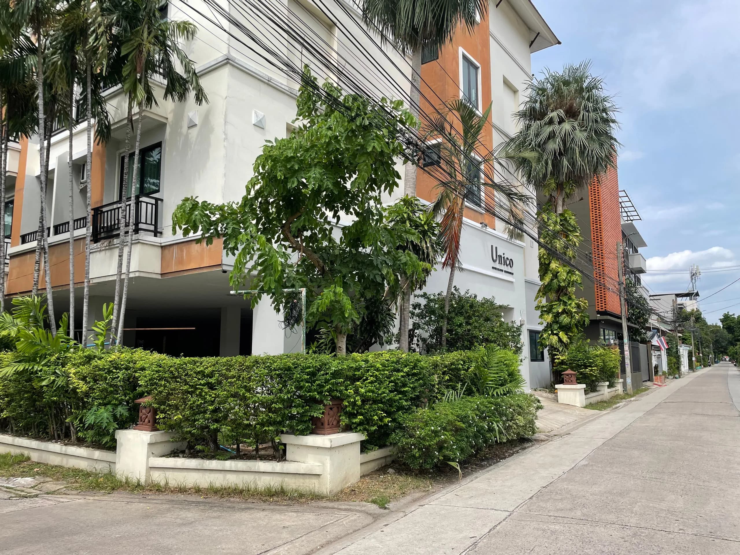 Unico Srinakarin Residence（Soi Srinakarin 11）：プール付き1〜2ベッドルームを月貸し、1・3・6か月契約 写真2