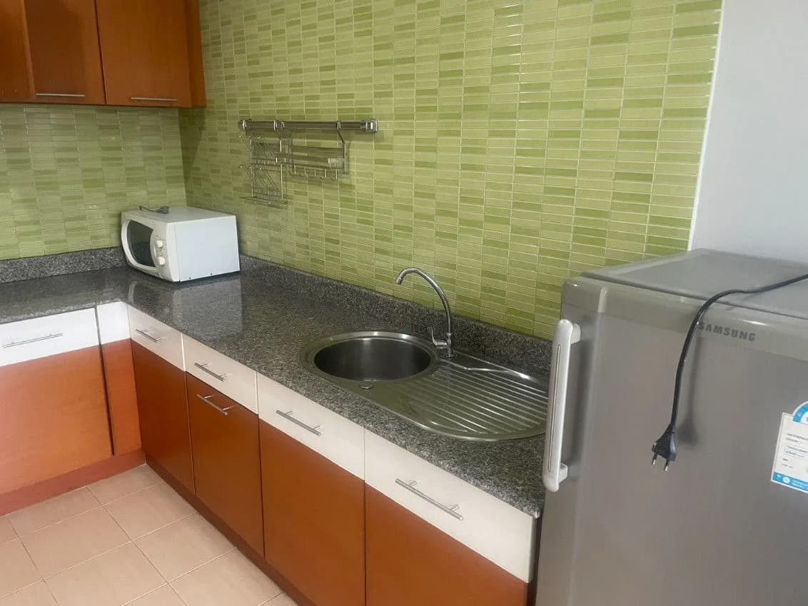 Unico Srinakarin Residence（Soi Srinakarin 11）：プール付き1〜2ベッドルームを月貸し、1・3・6か月契約 写真8