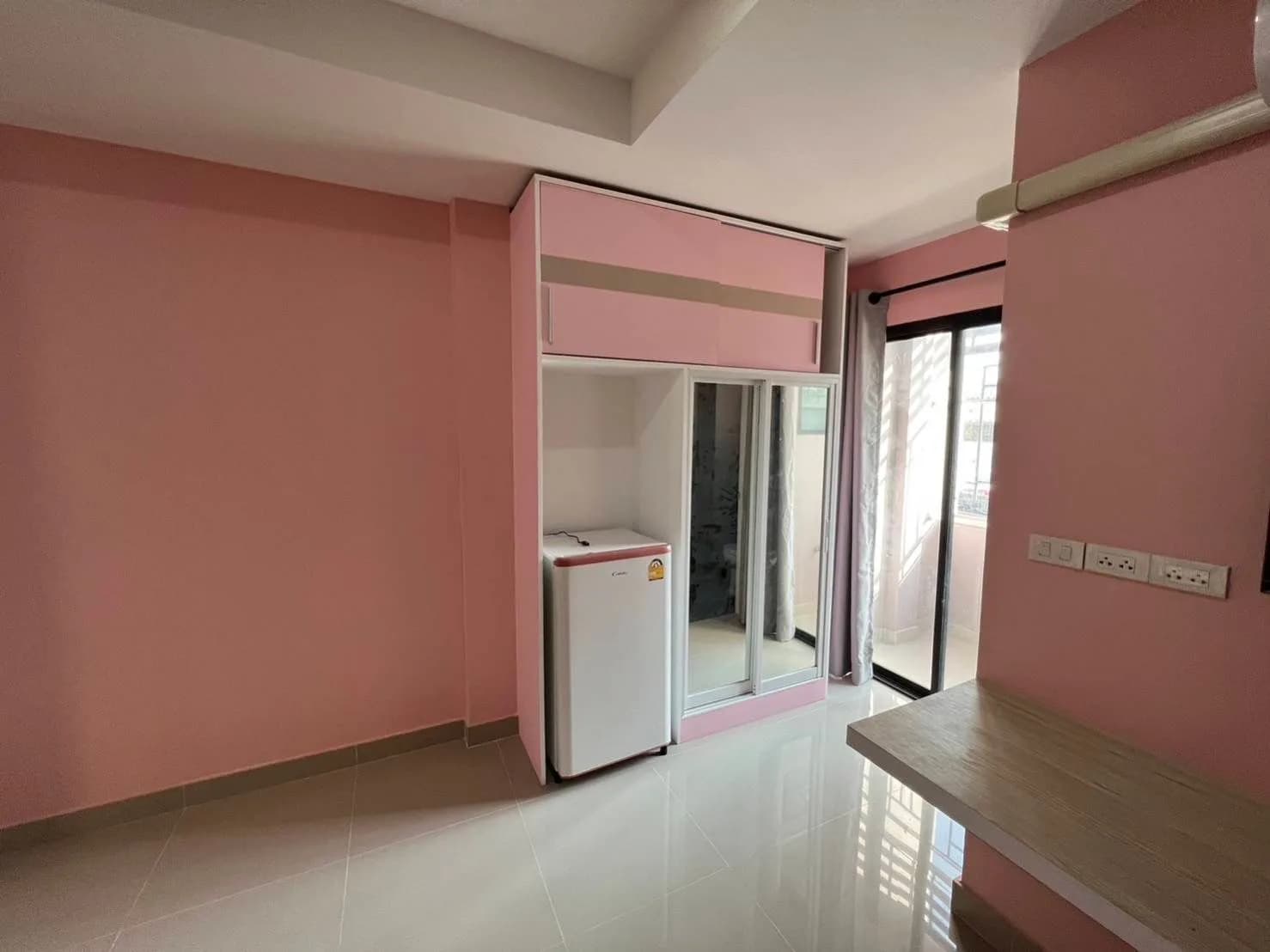 W-Town Apartment, Ton Mamuang: Big C Phetchaburi 인근 가구 완비 월세 객실 사진 5