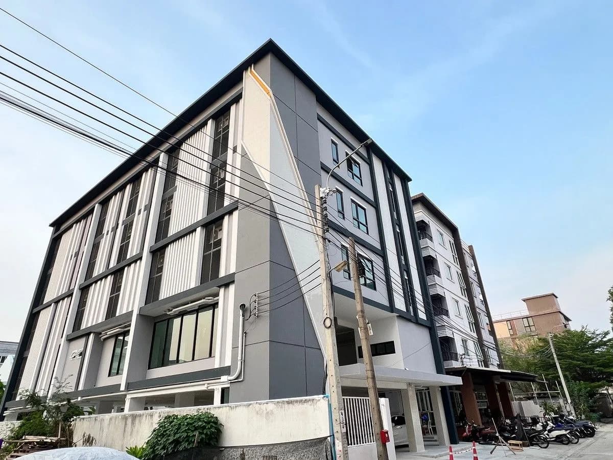 W Urban, Soi Lat Phrao 107 Yaek 18, neben der Rattana Bundit University: neue Studios mit 24–27 m² und kostenlosem Wi-Fi zur Monatsmiete Foto 8