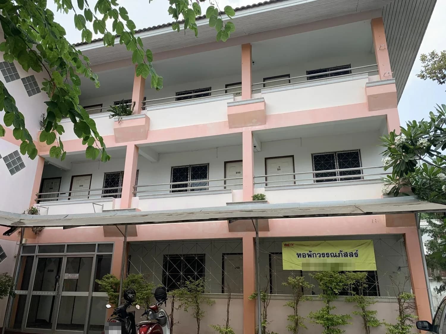 Wannapat Dormitory, Chom Doi Soi 3: Zimmer mit Ventilator zur Monatsmiete nahe dem Internationalen Ausstellungs- und Kongresszentrum Chiang Mai Foto 2