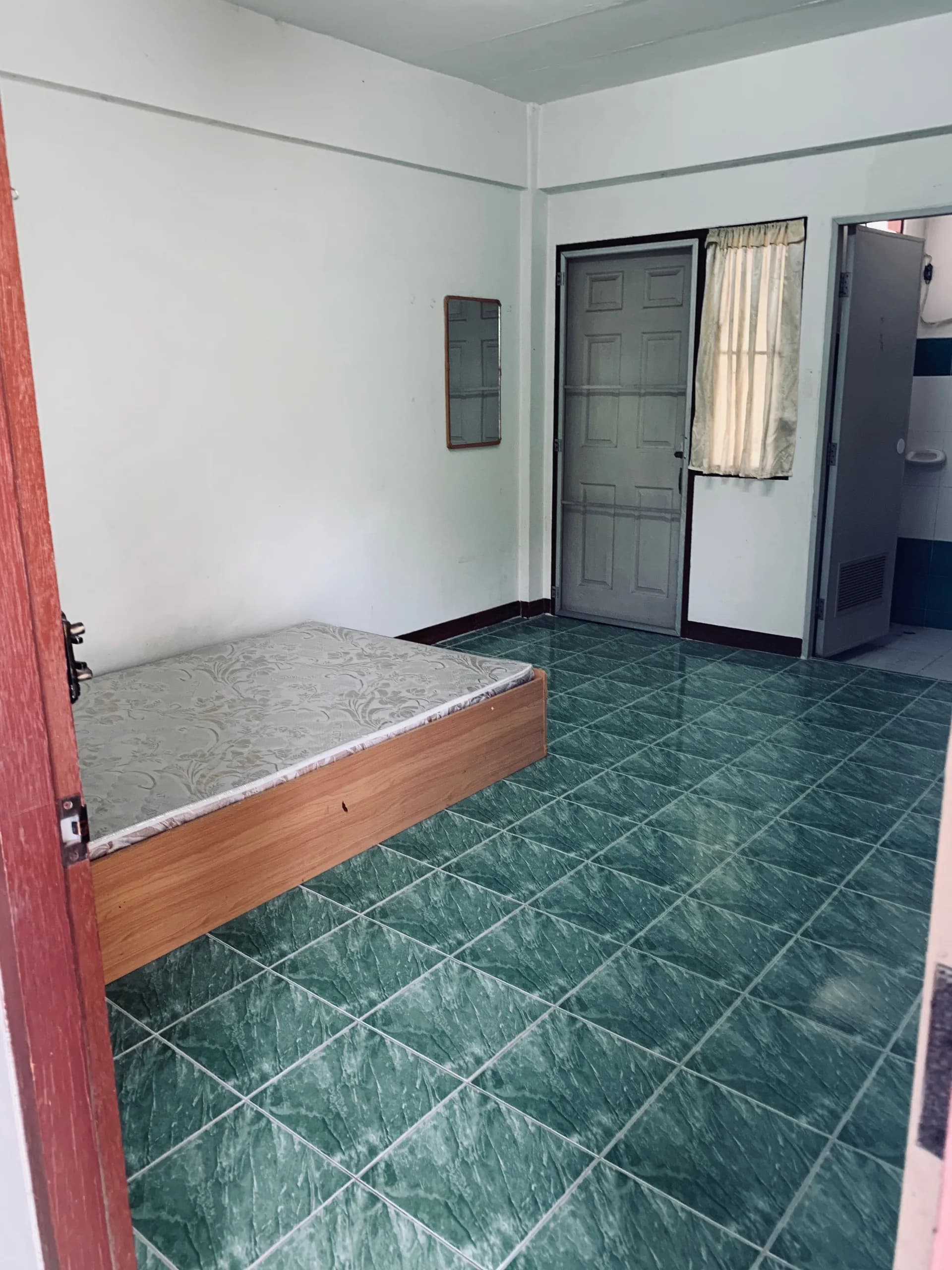 Wannapat Dormitory, Chom Doi Soi 3: Zimmer mit Ventilator zur Monatsmiete nahe dem Internationalen Ausstellungs- und Kongresszentrum Chiang Mai Foto 4