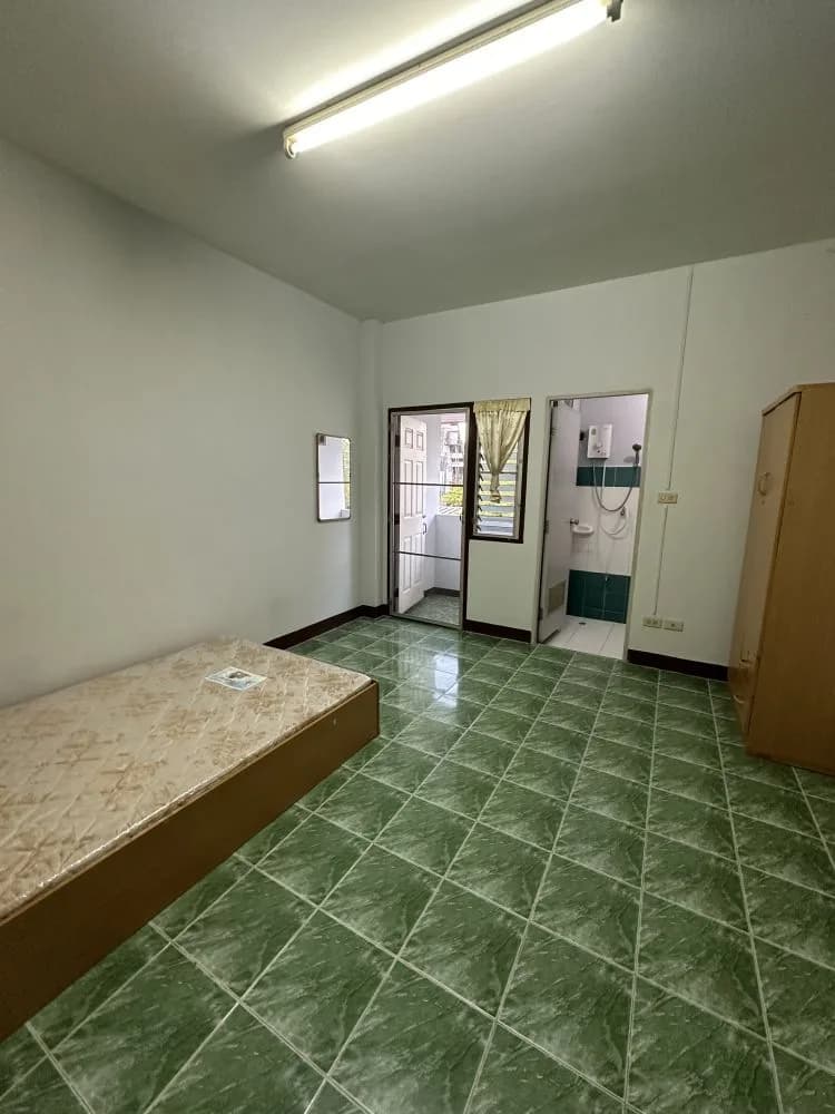 Wannapat Dormitory, Chom Doi Soi 3: Zimmer mit Ventilator zur Monatsmiete nahe dem Internationalen Ausstellungs- und Kongresszentrum Chiang Mai Foto 6