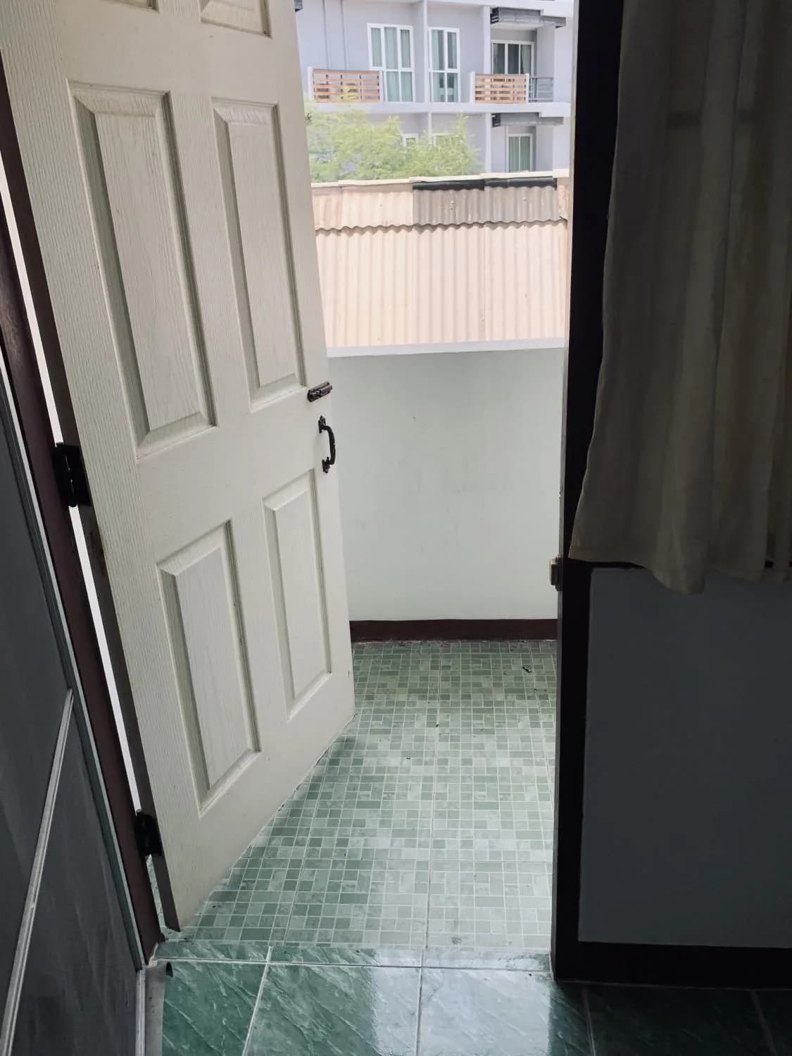 Wannapat Dormitory, Chom Doi Soi 3: Zimmer mit Ventilator zur Monatsmiete nahe dem Internationalen Ausstellungs- und Kongresszentrum Chiang Mai Foto 8