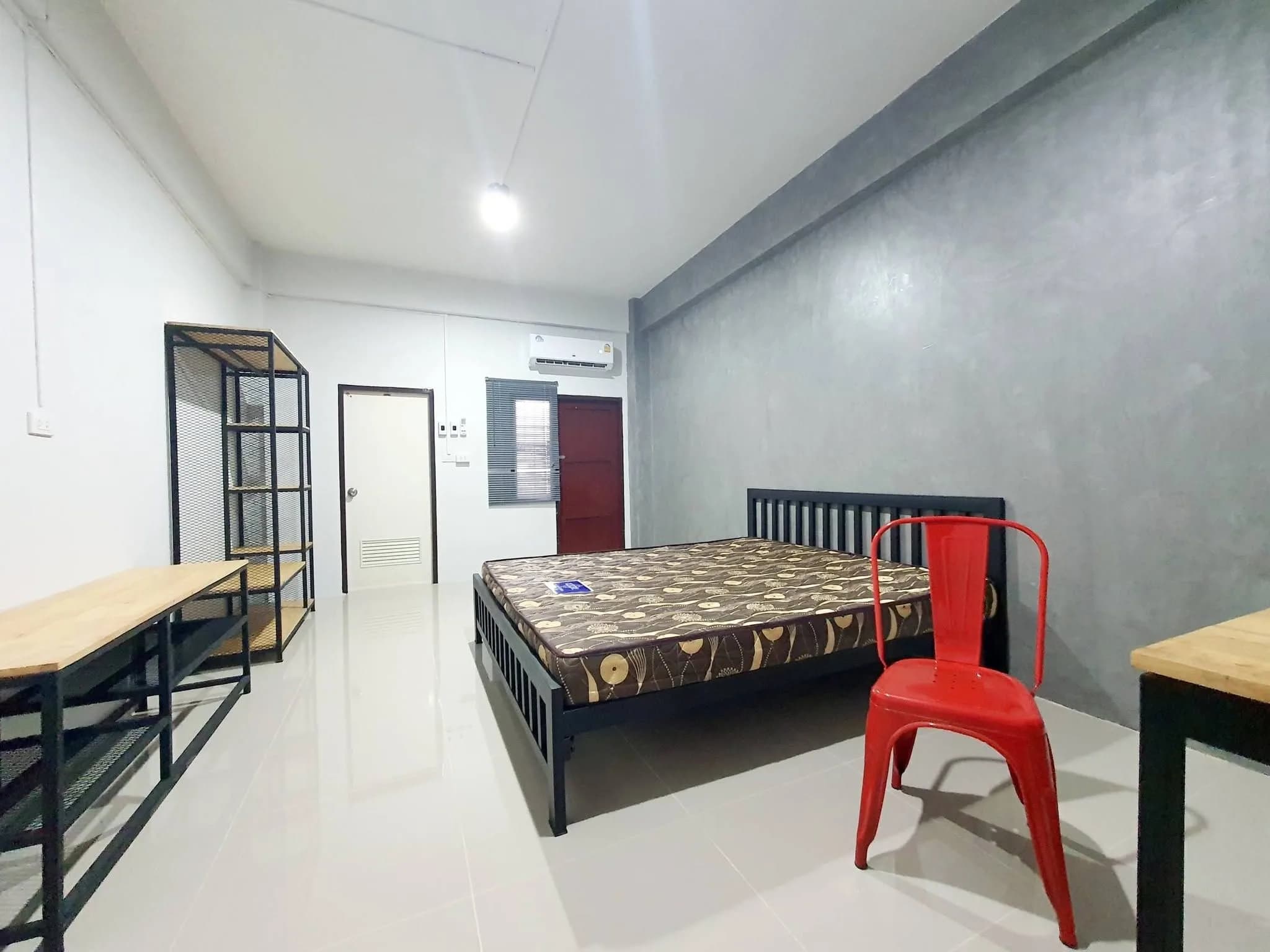 Wantana Apartment, Soi Itsaraphap 36, Bangkok Yai : chambres de 22-25 m² à louer au mois, à environ 100 m du MRT Itsaraphap