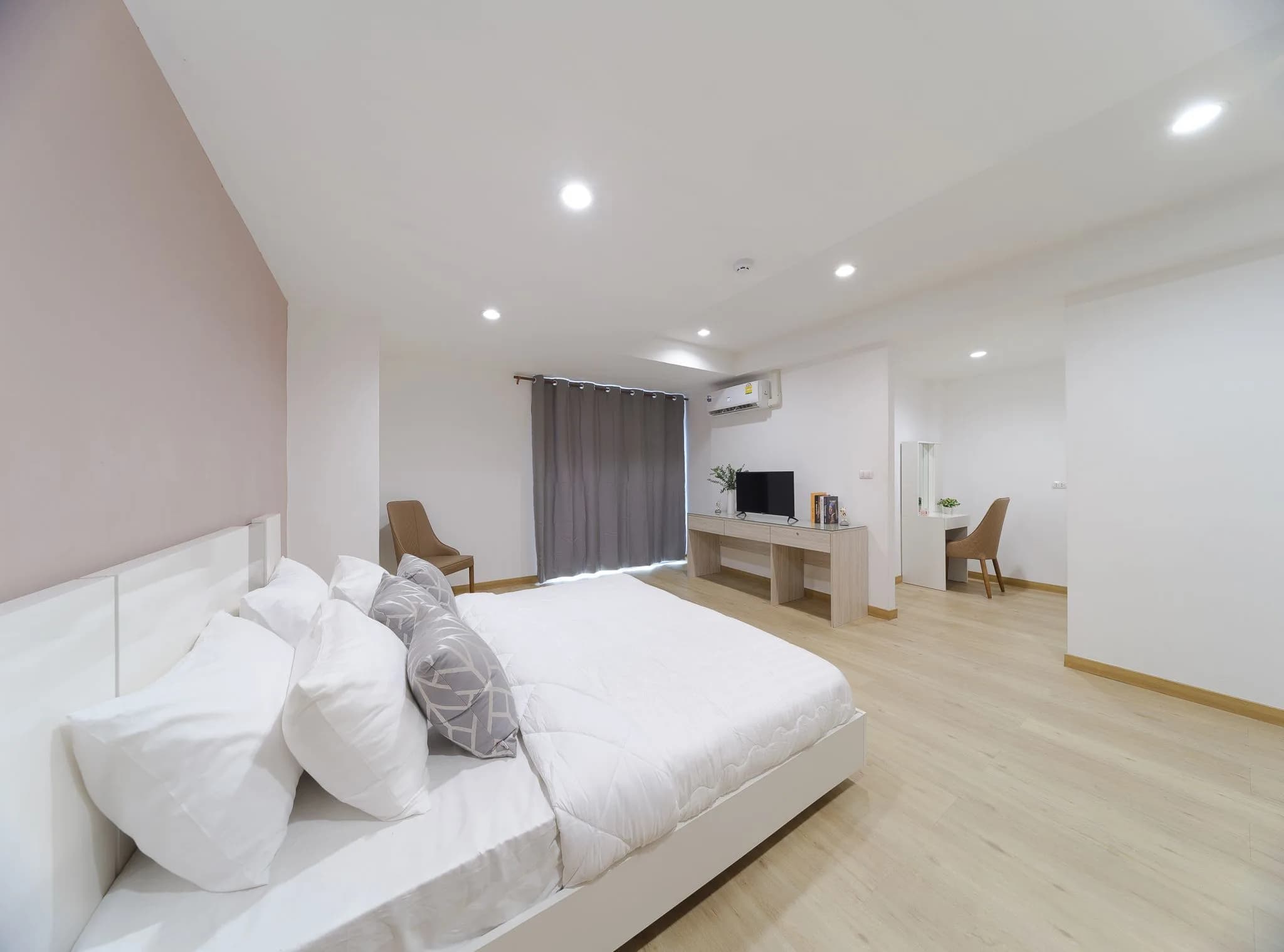 استوديوهات بمساحة 22 م² ووحدات دوبلكس للإيجار الشهري في Window Sathorn Apartment، Soi Sathorn 13، Sathorn، قرب مستشفى St. Louis صورة 2