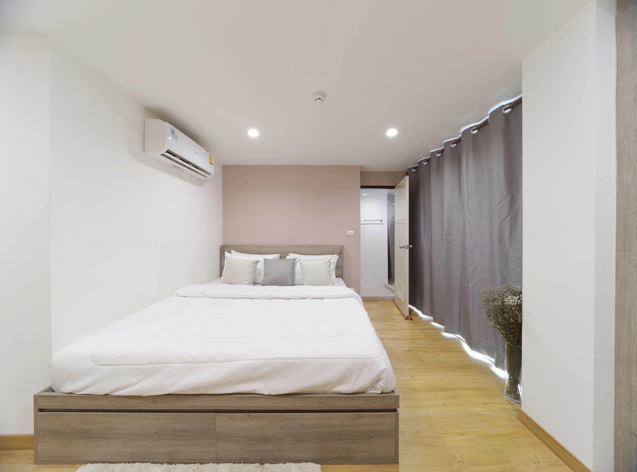 استوديوهات بمساحة 22 م² ووحدات دوبلكس للإيجار الشهري في Window Sathorn Apartment، Soi Sathorn 13، Sathorn، قرب مستشفى St. Louis صورة 3