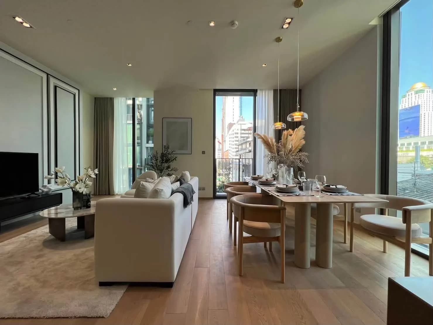 2-Schlafzimmer-Eigentumswohnung (Eckwohnung) zur Miete in 28 Chidlom, 90 m², Gebäude The Villa, komplett möbliert, verfügbar im November 2026