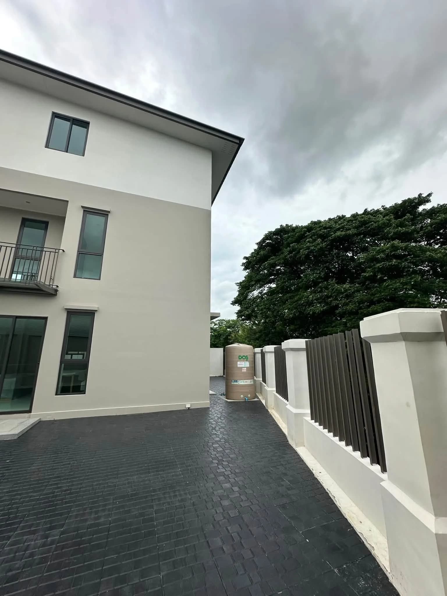 Corner 3-Storey Detached House for Sale at AQ Arbor Suanluang Rama 9-Pattanakarn, 97.1 sq.wah, 297 sq.m., Fully Built-in and Furnished photo 3