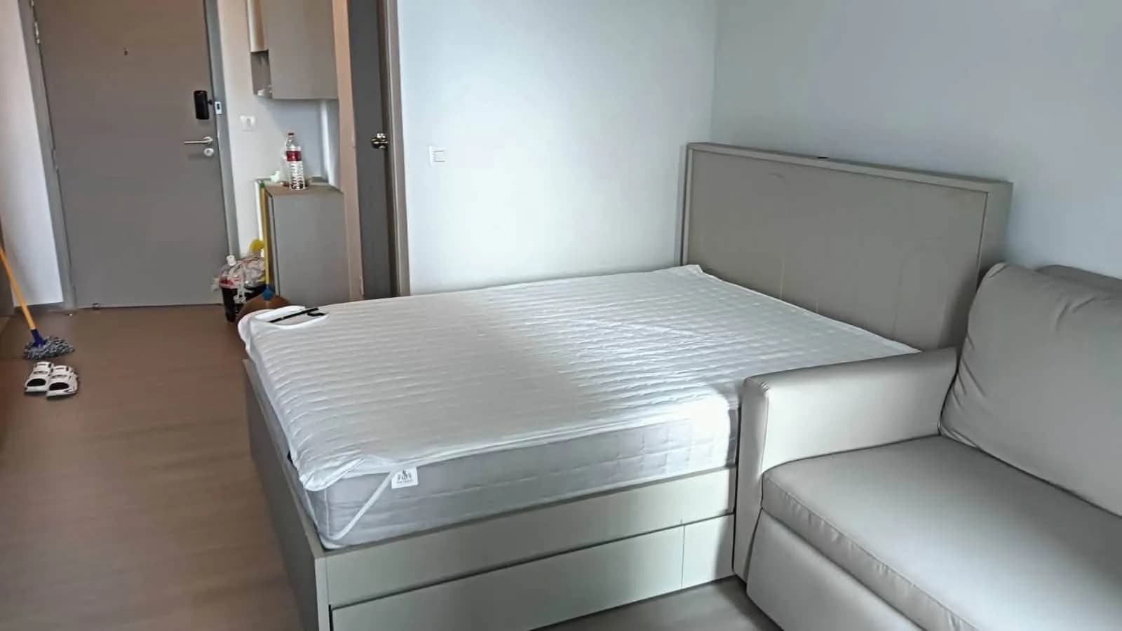 किराए पर स्टूडियो कॉन्डो Aspire Sukhumvit-Rama 4: 26 वर्ग मीटर, फ़्लोर 8, सुविधाओं के बगल में कॉरिडोर के अंत की यूनिट, पूल व्यू, बिल्कुल नया फ़ोटो 1