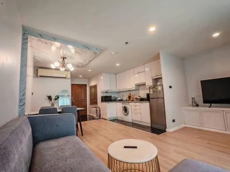 2-Schlafzimmer-Eigentumswohnung zur Miete in Baan Pathumwan, 70 m², 2 Badezimmer, voll möbliert, nahe BTS Phaya Thai