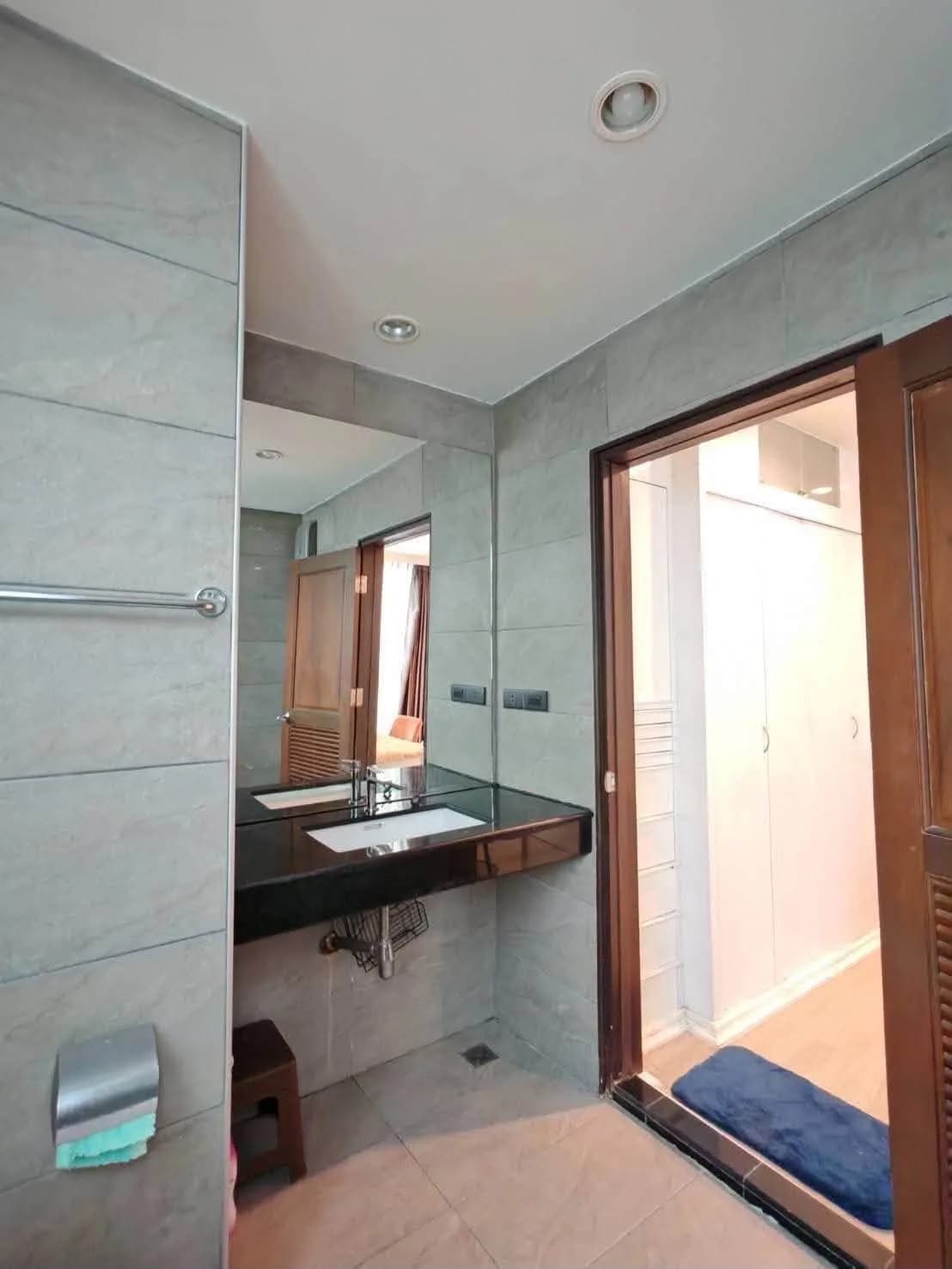 Baan Pathumwan 2卧室公寓出租，70平方米，2浴室，带全套家具，近 BTS Phaya Thai 第5张照片