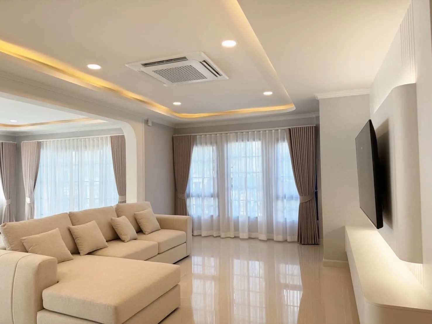 ให้เช่าบ้านเดี่ยว Centro Bangna 4 ห้องนอน 5 ห้องน้ำ + ห้องแม่บ้าน 303 ตร.ม. ตกแต่งครบ หันทิศเหนือ ใกล้เมกาบางนา 3