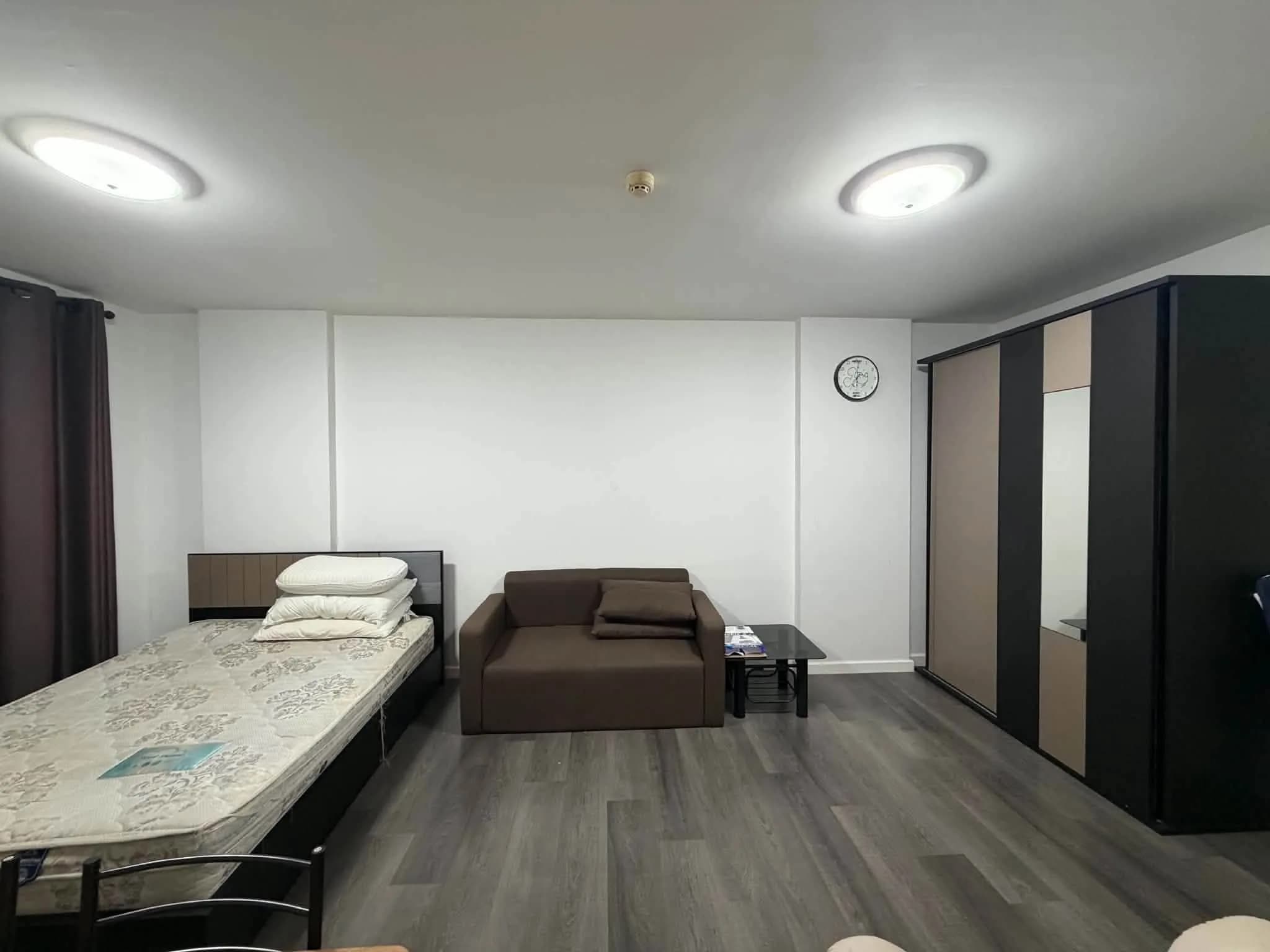 Studio-Eigentumswohnung mit separater Küche zur Miete in dcondo Campus Resort Bangna, 30.5 m², Gebäude Summer (A), 4. Etage, nahe ABAC Bang Na Foto 2
