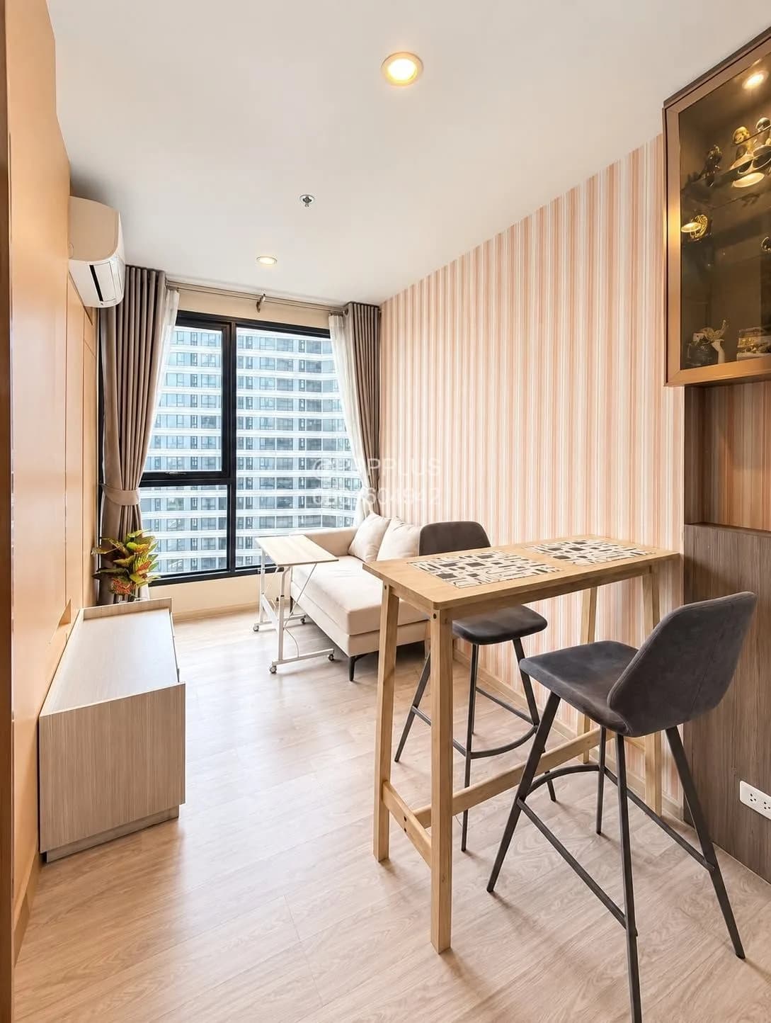 1-Bedroom Condo for Rent at Ideo Mobi Sukhumvit Eastpoint, 37 sq.m., High Floor, Bathtub, Pool View, near BTS Bang Na photo 3