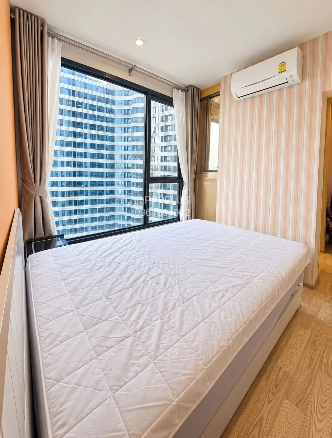 1-Bedroom Condo for Rent at Ideo Mobi Sukhumvit Eastpoint, 37 sq.m., High Floor, Bathtub, Pool View, near BTS Bang Na photo 6