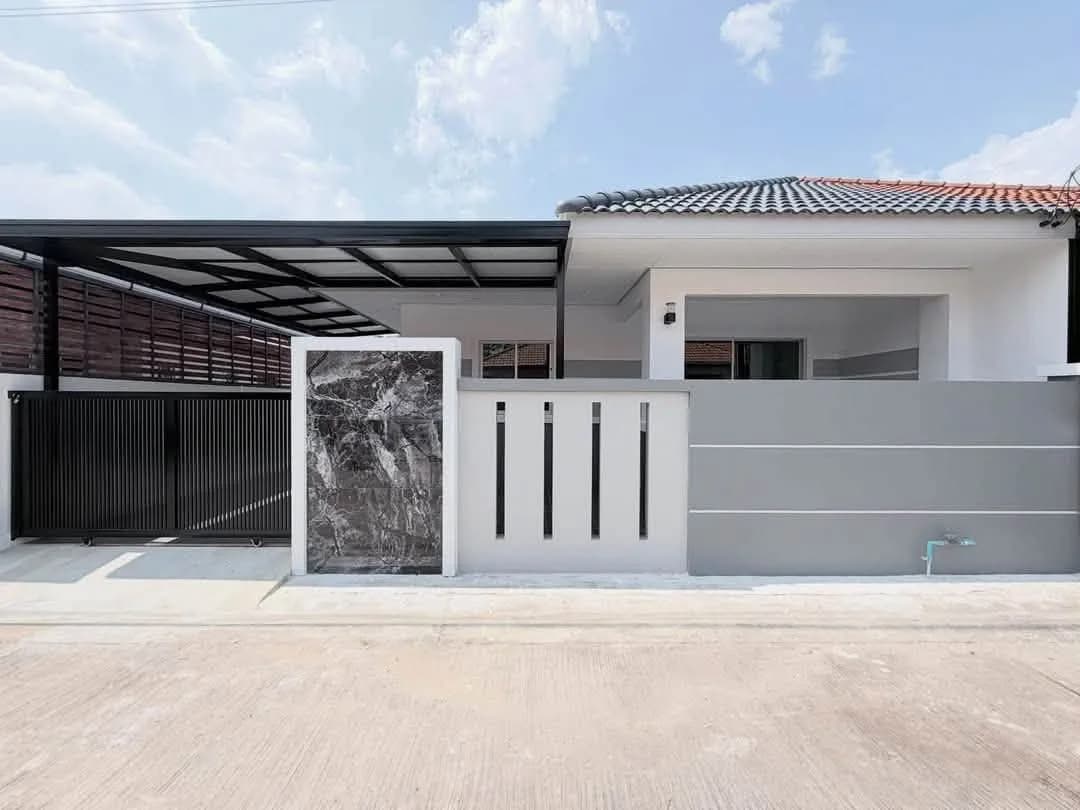 Casa pareada de una planta en venta en Phanason Garden Home Thalang: 2 dormitorios, 2 baños, 35 wah², cocina ampliada