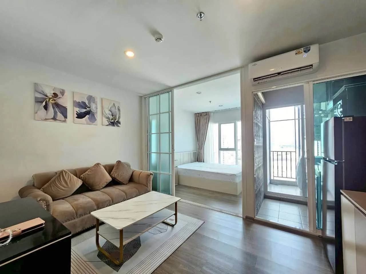 Condominio de 1 dormitorio en alquiler en Regent Home Bangna: 28 m², planta 30, cocina independiente, cerca del BTS Bang Na foto 1