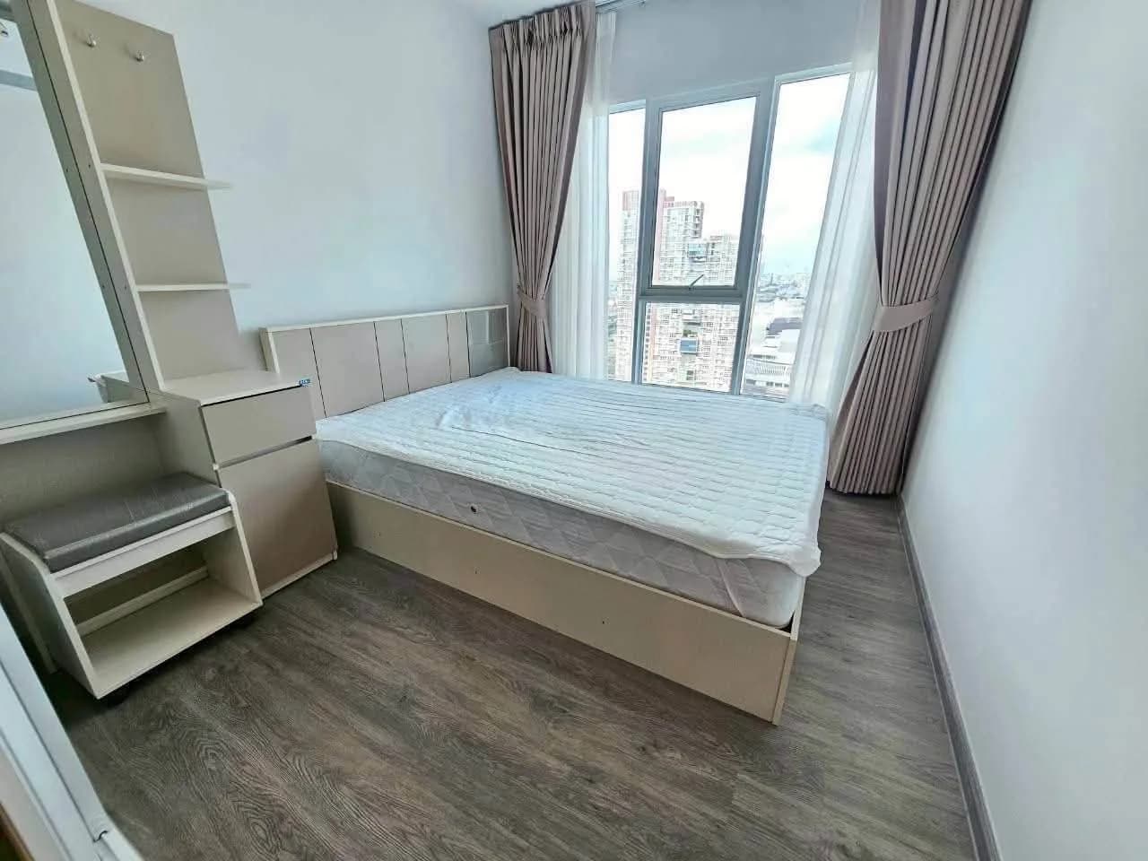 Condominio de 1 dormitorio en alquiler en Regent Home Bangna: 28 m², planta 30, cocina independiente, cerca del BTS Bang Na foto 2