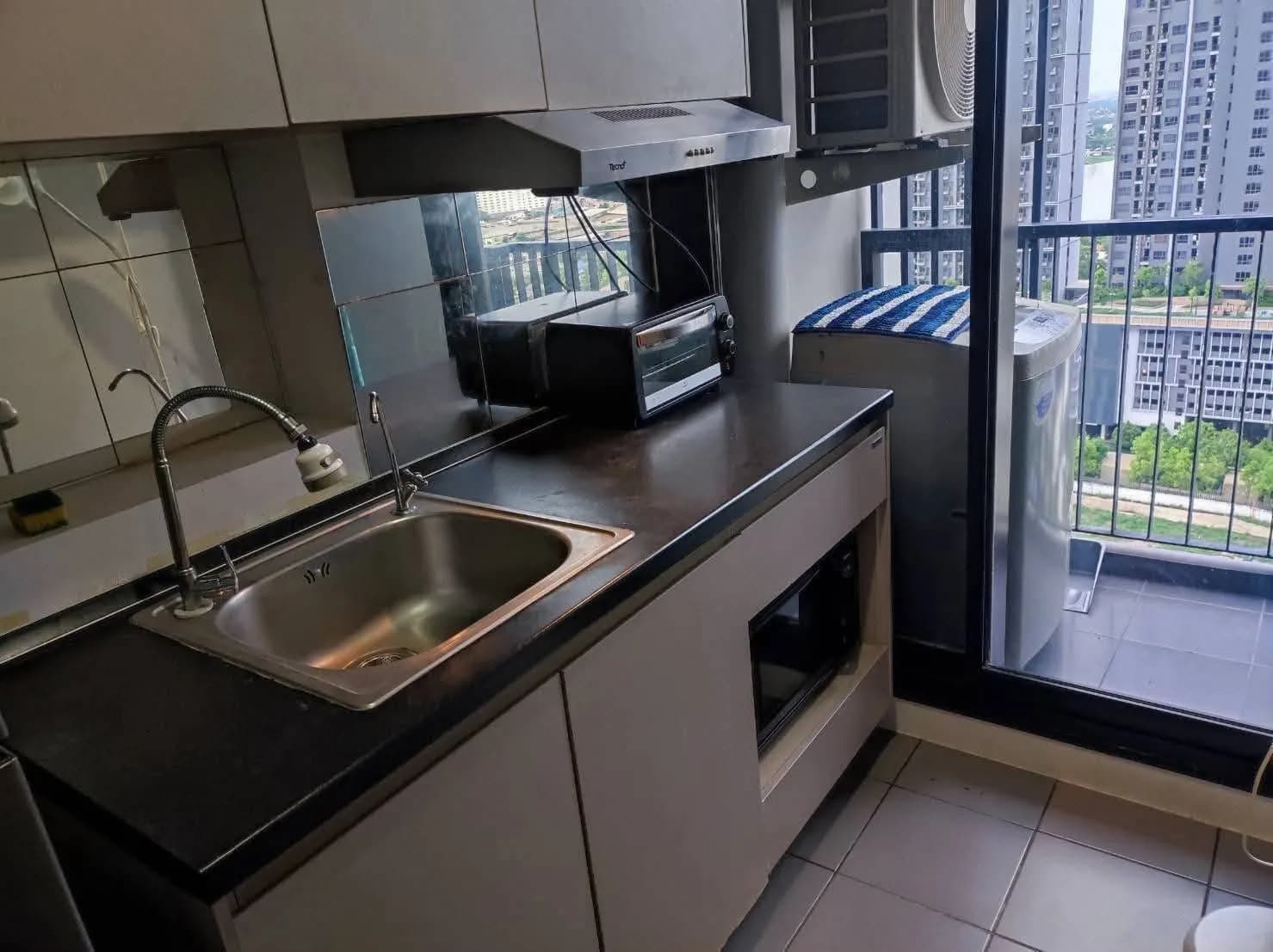 1-Schlafzimmer-Eigentumswohnung zur Miete in The Politan Rive, 25 m², 22. Etage, Flussblick, Gemeinschaftskosten und Parkplatz inklusive, nahe MRT Phra Nang Klao Bridge Foto 5