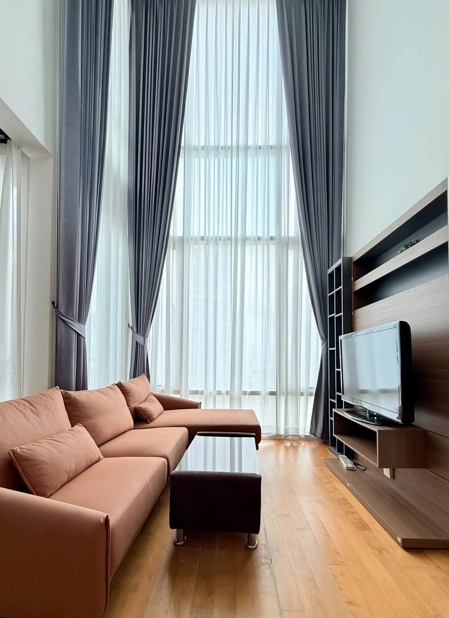 ให้เช่าคอนโด Villa Ratchathewi ห้อง Duplex 1 ห้องนอน 69 ตร.ม. ชั้น 27 เพดานสูง วิวเมือง ใกล้ BTS ราชเทวี · 1