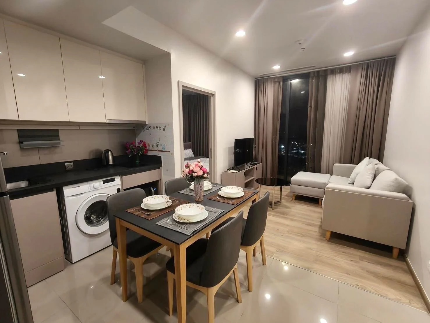 ให้เช่าคอนโด Oka Haus Sukhumvit 36 2 ห้องนอน 2 ห้องน้ำ 50 ตร.ม. ชั้น 37 วิวแม่น้ำ ใกล้ BTS ทองหล่อ · 1