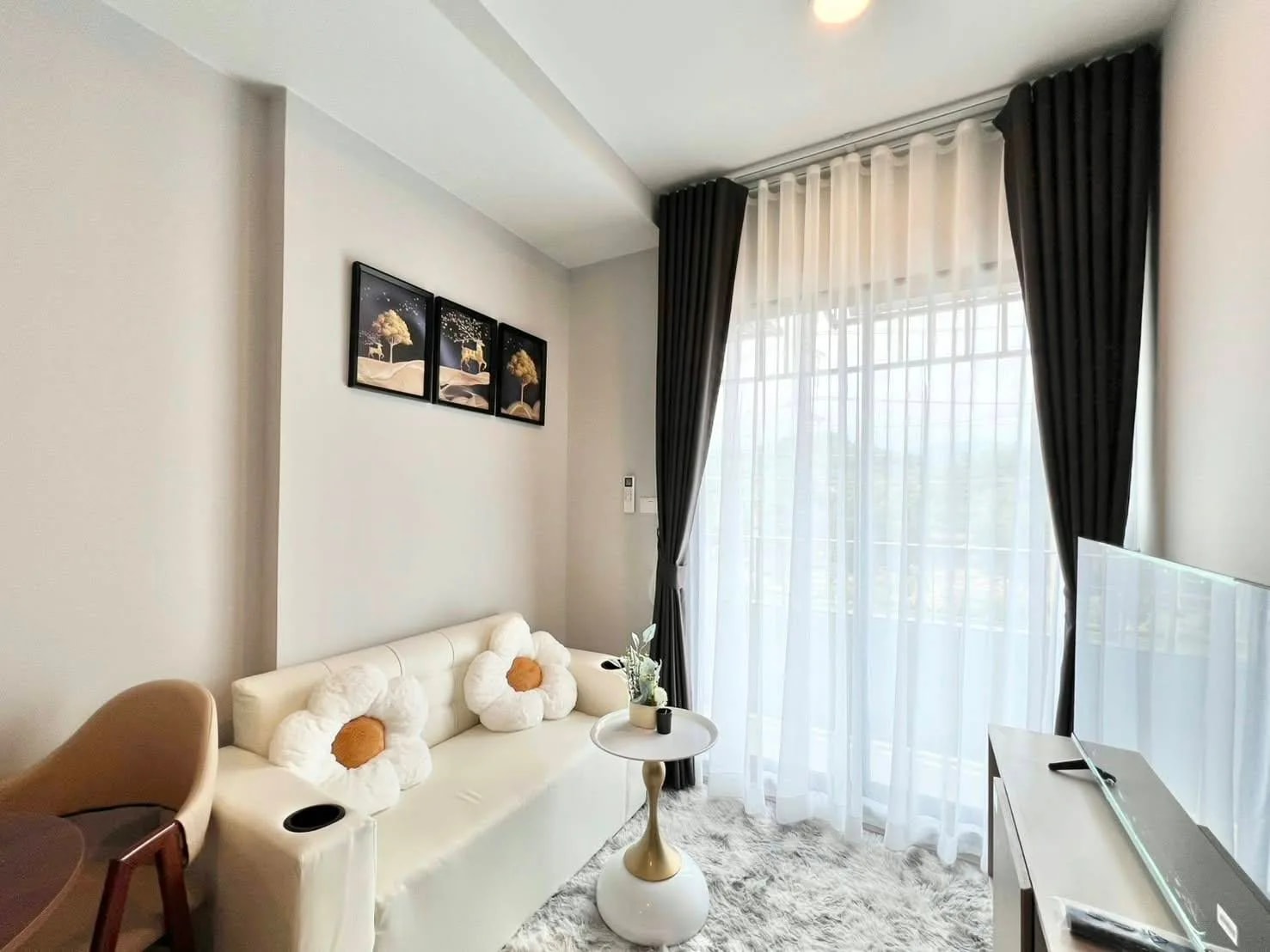1-Schlafzimmer-Eigentumswohnung zur Miete im The Cube Amaze Srisoonthon, Thalang, Phuket, 4. Etage, Blick nach außen, neue Möbel, 20,000 Baht pro Monat · 1