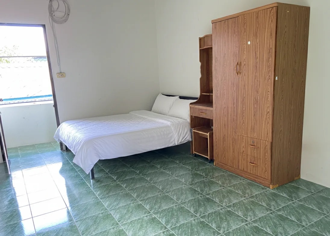 Baan Chumphon Dormitory｜低価格のスタンダード・エアコン付き月契約ルームの寮、Montfort College近く（Tha Sala） · 1
