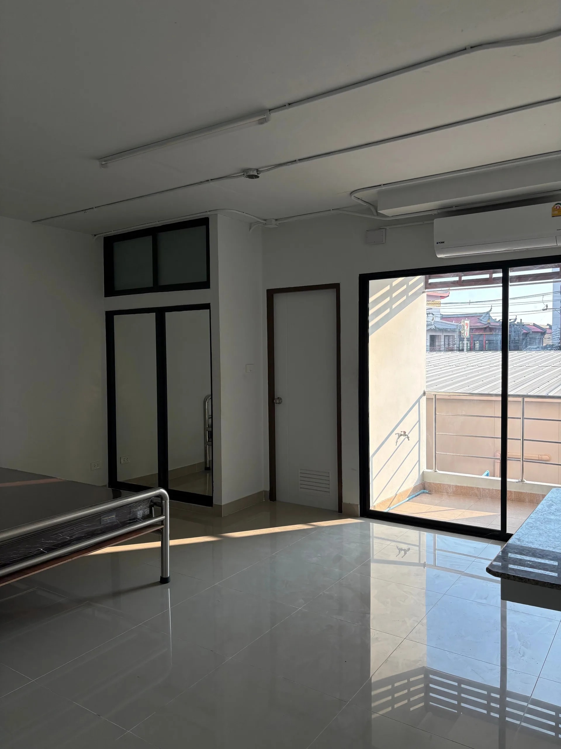 Baan Phetkasem, Phetkasem 48 Yaek 16 : studios de 28 m² à louer au mois, immeuble neuf, 7-Eleven à côté · 1